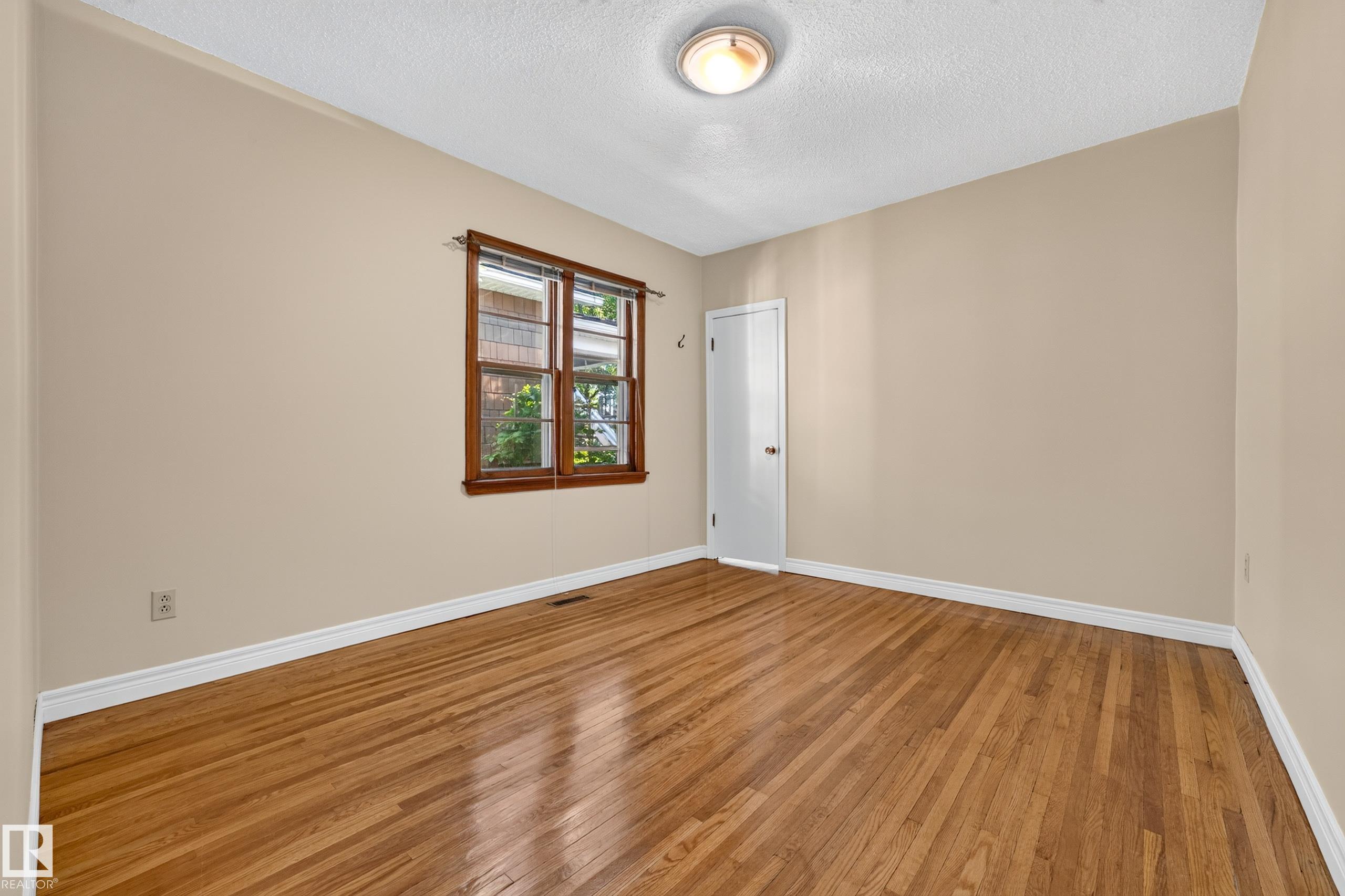 https://zimg.paragon.ice.com/ParagonImages/Property/PM/RAE/225410602/18/0/0/7ec9bd9d028af1cf6bc972e7eedc9a60/1/514fbc124058ace6385fb24dfcf2e254/225410602-b65f410c-11d6-4058-8038-96f39d32bb40.JPG
