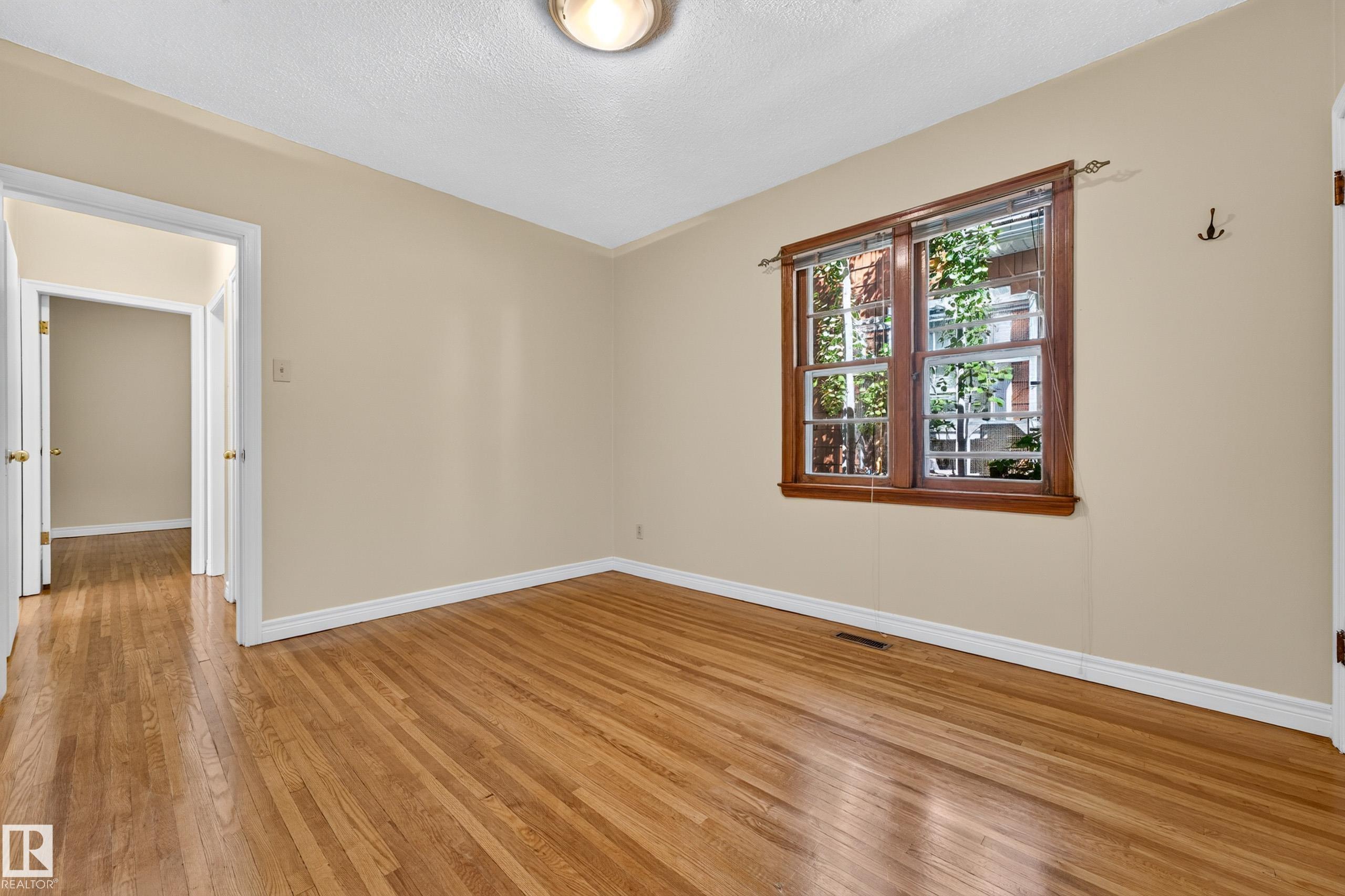 https://zimg.paragon.ice.com/ParagonImages/Property/PM/RAE/225410602/19/0/0/97539be3b8d8523556acce7963e624ee/1/514fbc124058ace6385fb24dfcf2e254/225410602-873a8aac-7a80-4f5d-8a3e-df0fa8a4ff80.JPG