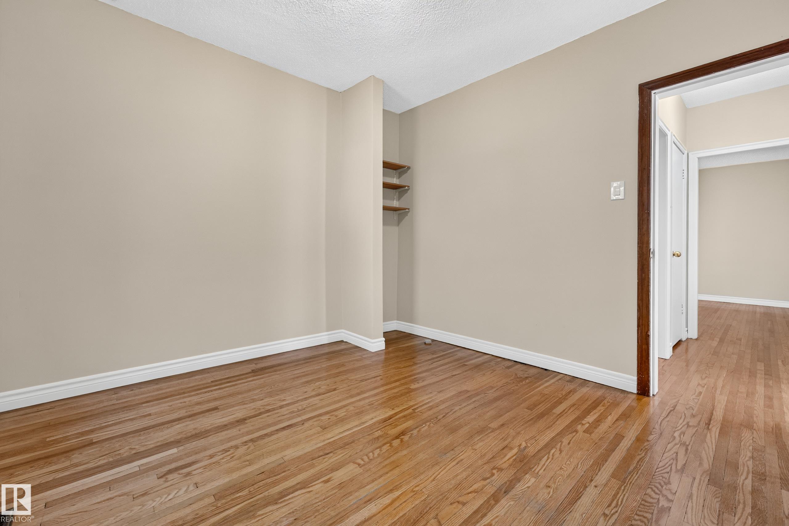 https://zimg.paragon.ice.com/ParagonImages/Property/PM/RAE/225410602/23/0/0/8aea1fab738012b25bac03b81423c286/1/514fbc124058ace6385fb24dfcf2e254/225410602-42b587de-551d-498a-81aa-6f01206a039d.JPG
