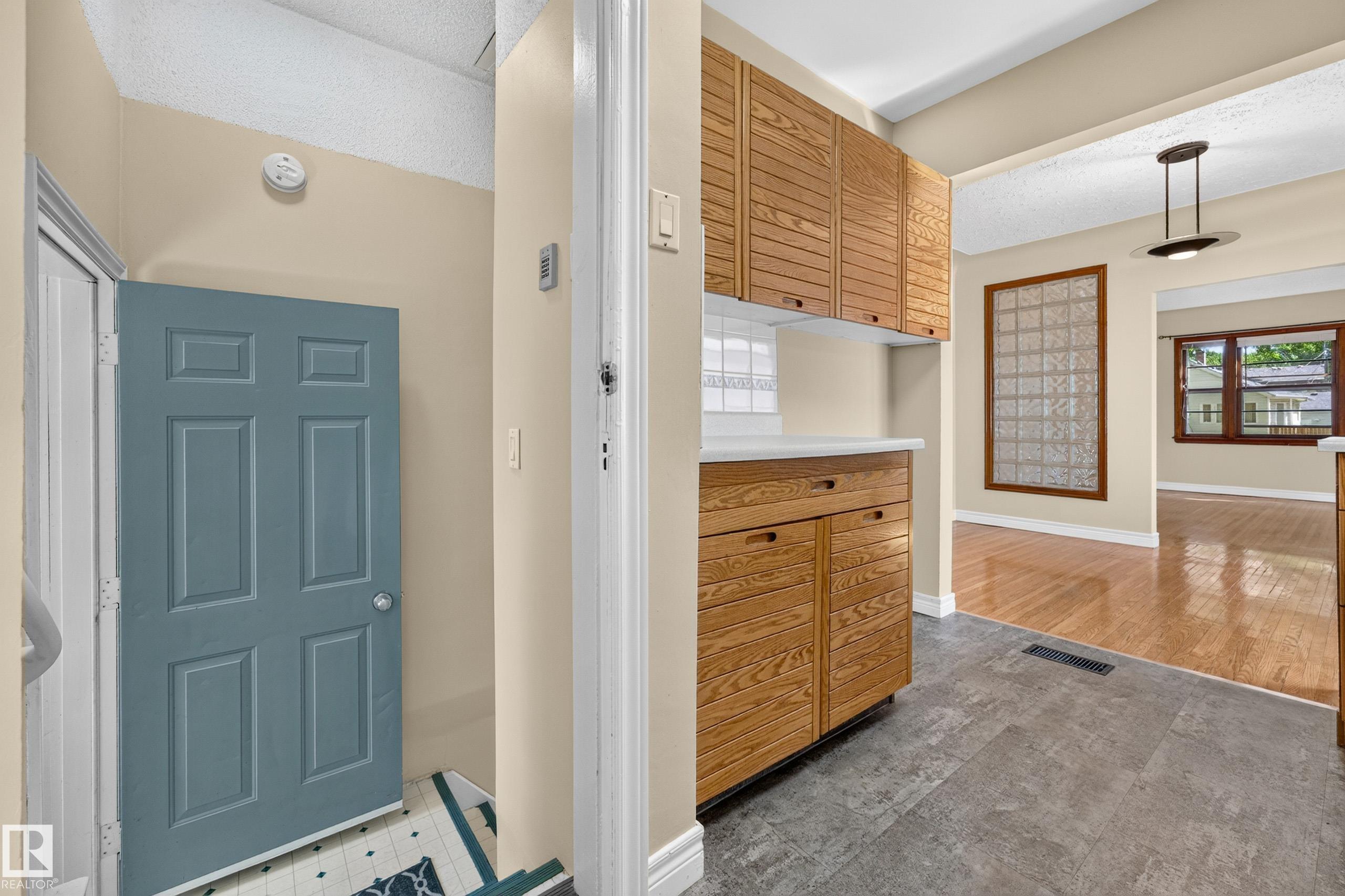 https://zimg.paragon.ice.com/ParagonImages/Property/PM/RAE/225410602/26/0/0/80c6757b28ef730141e06e99aea4e9f6/1/514fbc124058ace6385fb24dfcf2e254/225410602-6919c191-b57a-45af-89f0-9b5b3ce455e5.JPG
