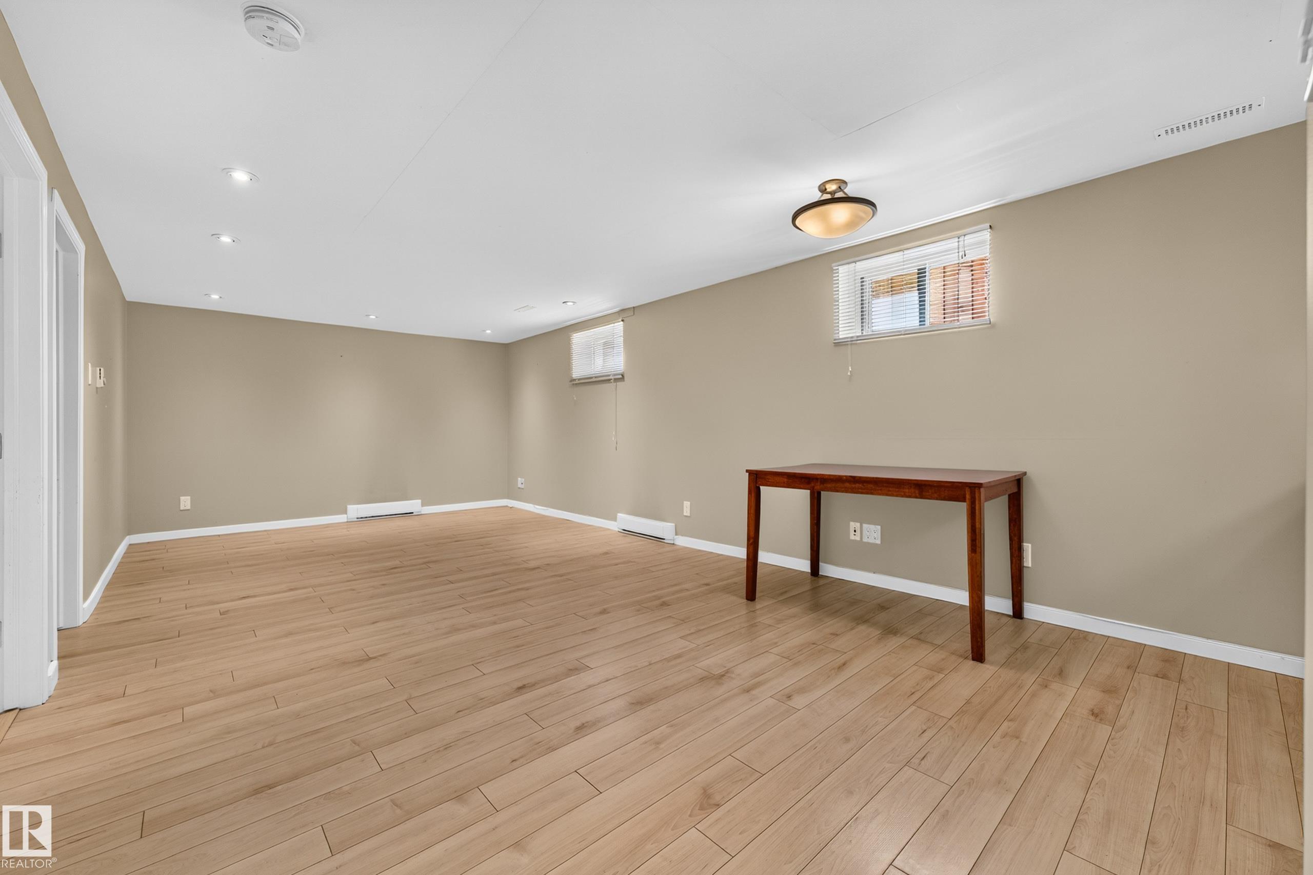 https://zimg.paragon.ice.com/ParagonImages/Property/PM/RAE/225410602/30/0/0/5368f3226ca628d549e85672981ac5ae/1/514fbc124058ace6385fb24dfcf2e254/225410602-f47ac82d-8d75-4998-8ea0-f6989e47d21b.JPG