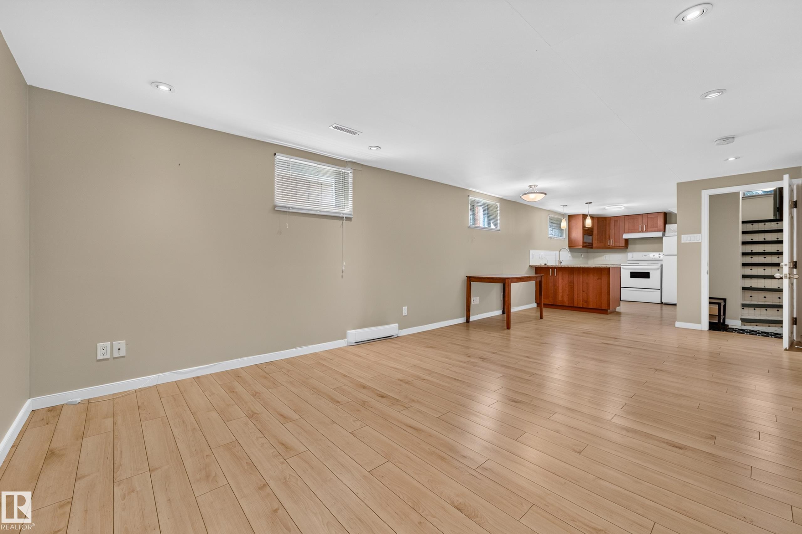 https://zimg.paragon.ice.com/ParagonImages/Property/PM/RAE/225410602/32/0/0/673680029bbec3305f209d0d97034b31/1/514fbc124058ace6385fb24dfcf2e254/225410602-2627a583-a06c-489a-9aa9-ea82cb7d286d.JPG