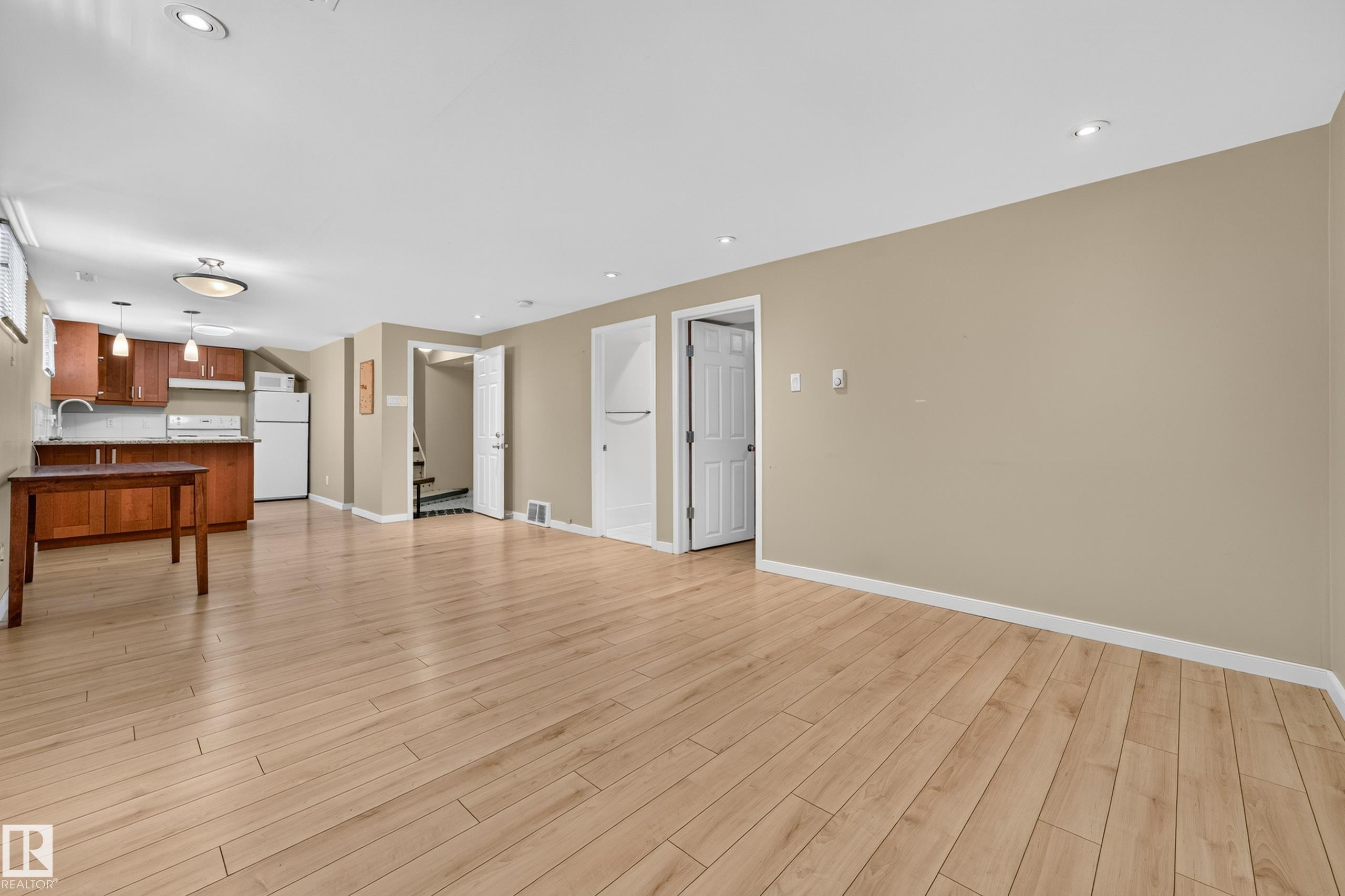 https://zimg.paragon.ice.com/ParagonImages/Property/PM/RAE/225410602/34/0/0/72595fc8ba05df6741b1580fd754df75/1/514fbc124058ace6385fb24dfcf2e254/225410602-ab280d16-3380-47c1-8e09-9b987727fb2e.JPG