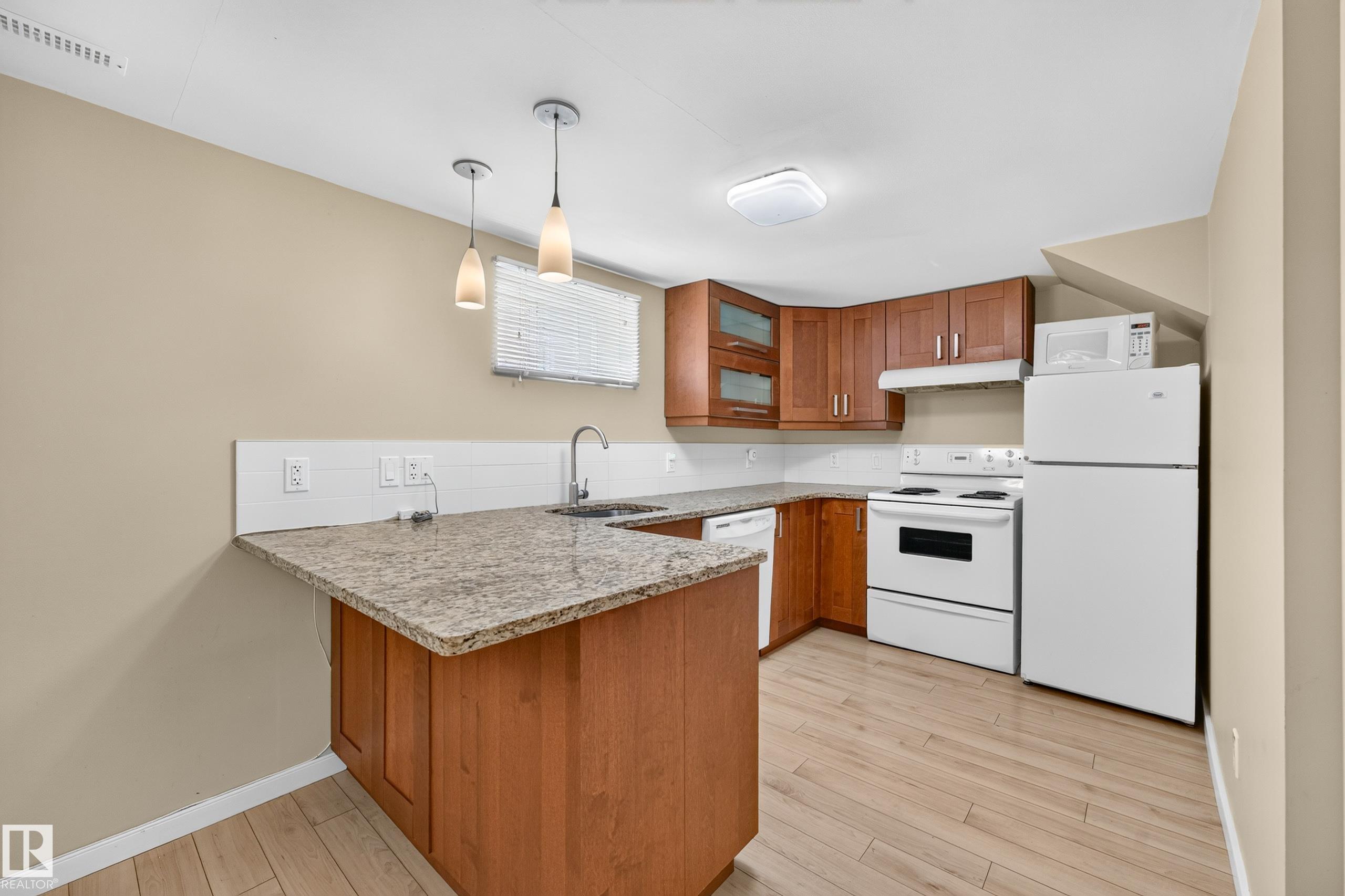 https://zimg.paragon.ice.com/ParagonImages/Property/PM/RAE/225410602/35/0/0/c800ca74f38a9ace26902987baec74a1/1/514fbc124058ace6385fb24dfcf2e254/225410602-3eaf3a9c-0863-4f9a-b957-38de4df6ee72.JPG