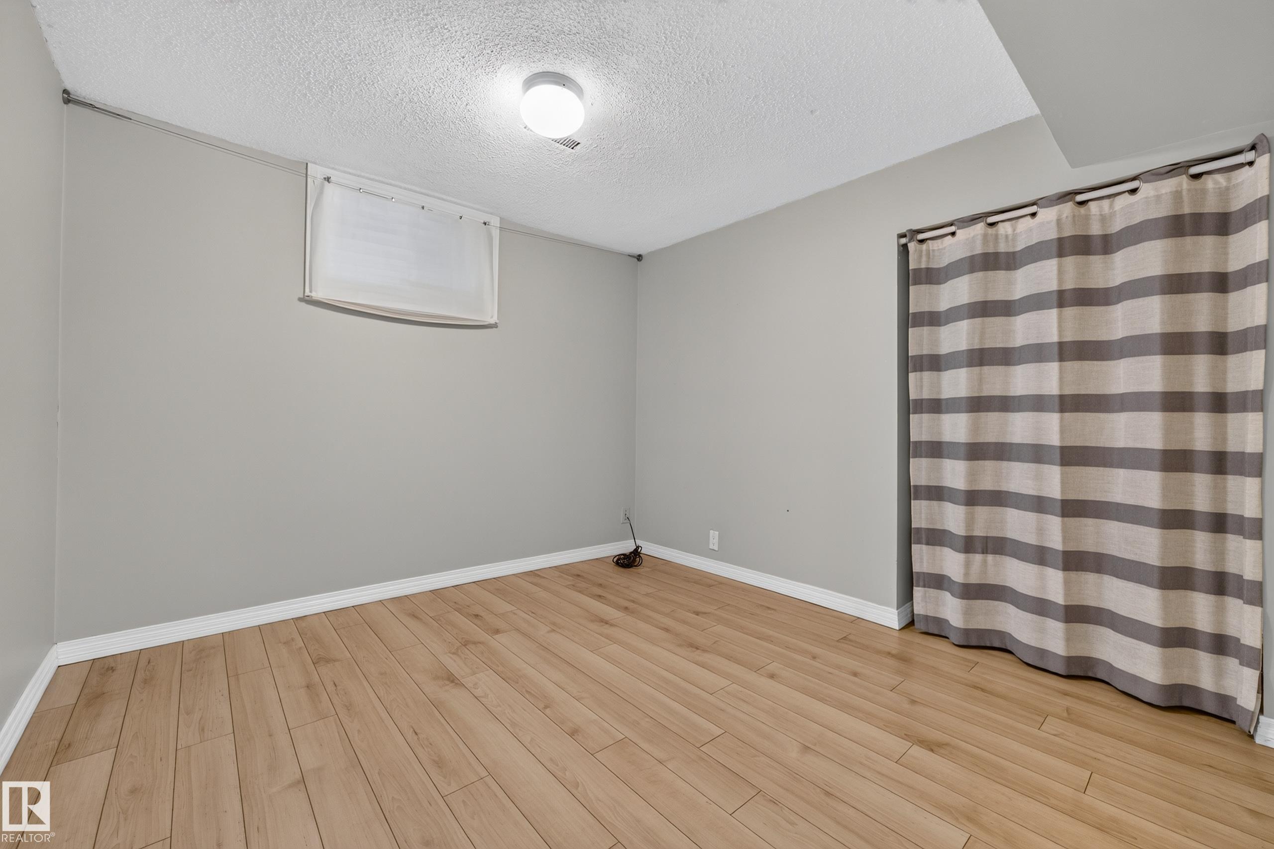 https://zimg.paragon.ice.com/ParagonImages/Property/PM/RAE/225410602/38/0/0/21e8f9d5e37309000b4825321be3a529/1/514fbc124058ace6385fb24dfcf2e254/225410602-17263291-4b1f-4601-bafa-8d5ec98cde9b.JPG
