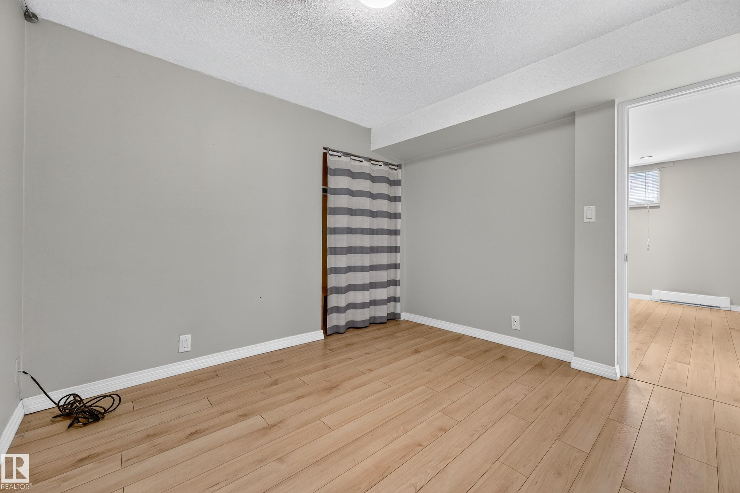 https://zimg.paragon.ice.com/ParagonImages/Property/PM/RAE/225410602/39/0/0/5948ff37e8a4caca687d48507bb0e6cd/1/514fbc124058ace6385fb24dfcf2e254/225410602-c8bc2a02-e13e-4349-a620-fe12960fe1ce.JPG