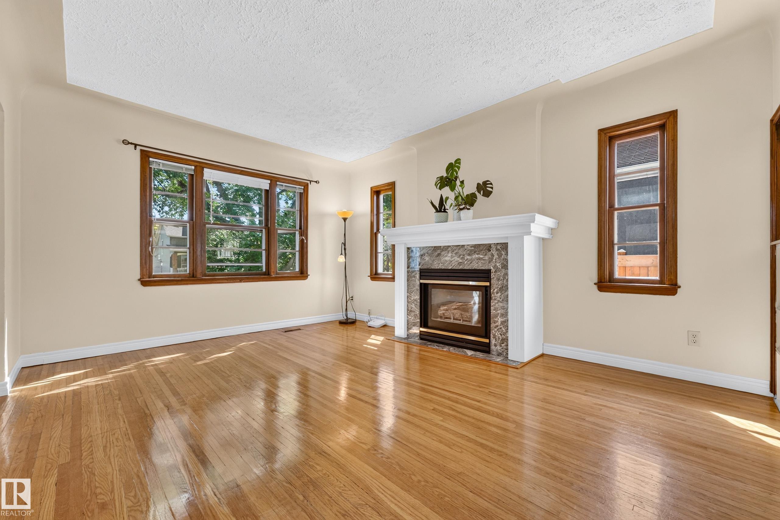 https://zimg.paragon.ice.com/ParagonImages/Property/PM/RAE/225410602/8/0/0/d0bdc5d7145310b302172ddcab23cc4a/1/514fbc124058ace6385fb24dfcf2e254/225410602-8eb5512f-c041-435f-bc6b-285b4f1c5ce0.JPG