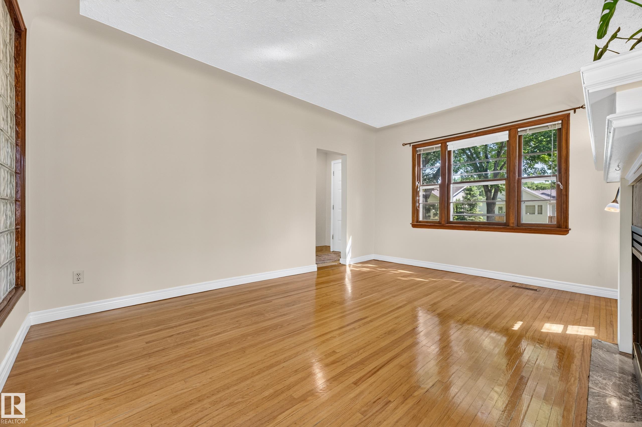 https://zimg.paragon.ice.com/ParagonImages/Property/PM/RAE/225410602/9/0/0/f04f5097ee5f920a2f141bf330278197/1/514fbc124058ace6385fb24dfcf2e254/225410602-63b07e59-3c7d-4bc3-8a6b-068893adc14e.JPG