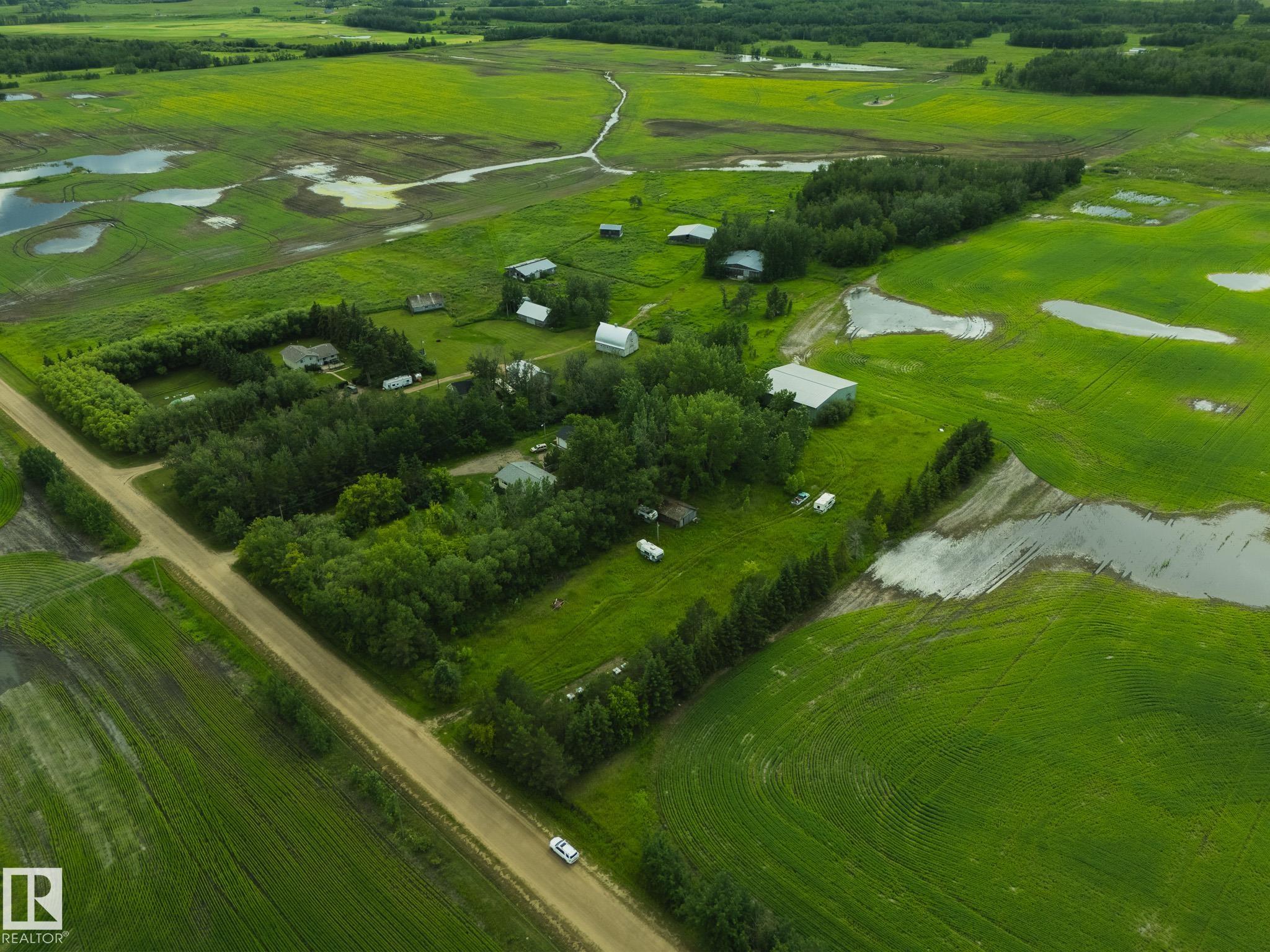 Photo 8 at 57518 Rge Road 213, None, Rural Sturgeon County