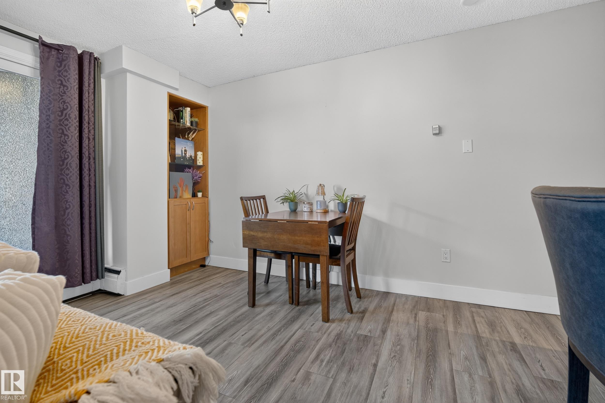 https://zimg.paragon.ice.com/ParagonImages/Property/PM/RAE/225410660/10/0/0/e9d4261d615ae2581138caca73f45111/1/5e13a76d9a123b209e6fb49015c5592d/225410660-fb466f31-7c6c-4b5c-ab5d-ecff442c7fd3.JPG