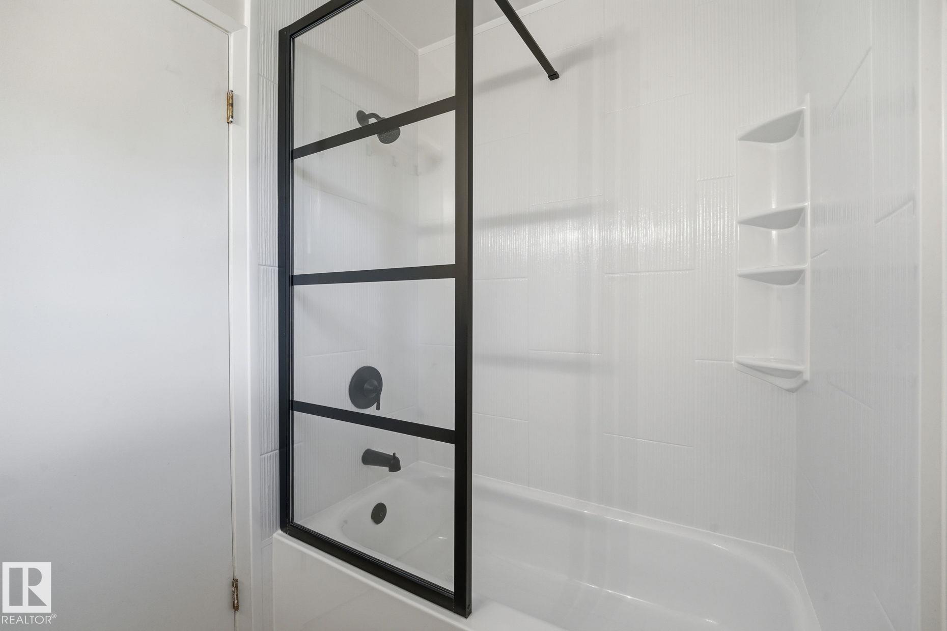 https://zimg.paragon.ice.com/ParagonImages/Property/PM/RAE/225410670/12/0/0/79351a46f872f7e9d1fc9a5385492c29/1/1871a410b6a737ac9bd8ad0ded8bfca7/225410670-9d9ba59a-0bac-4e31-9310-57d034738717.JPG