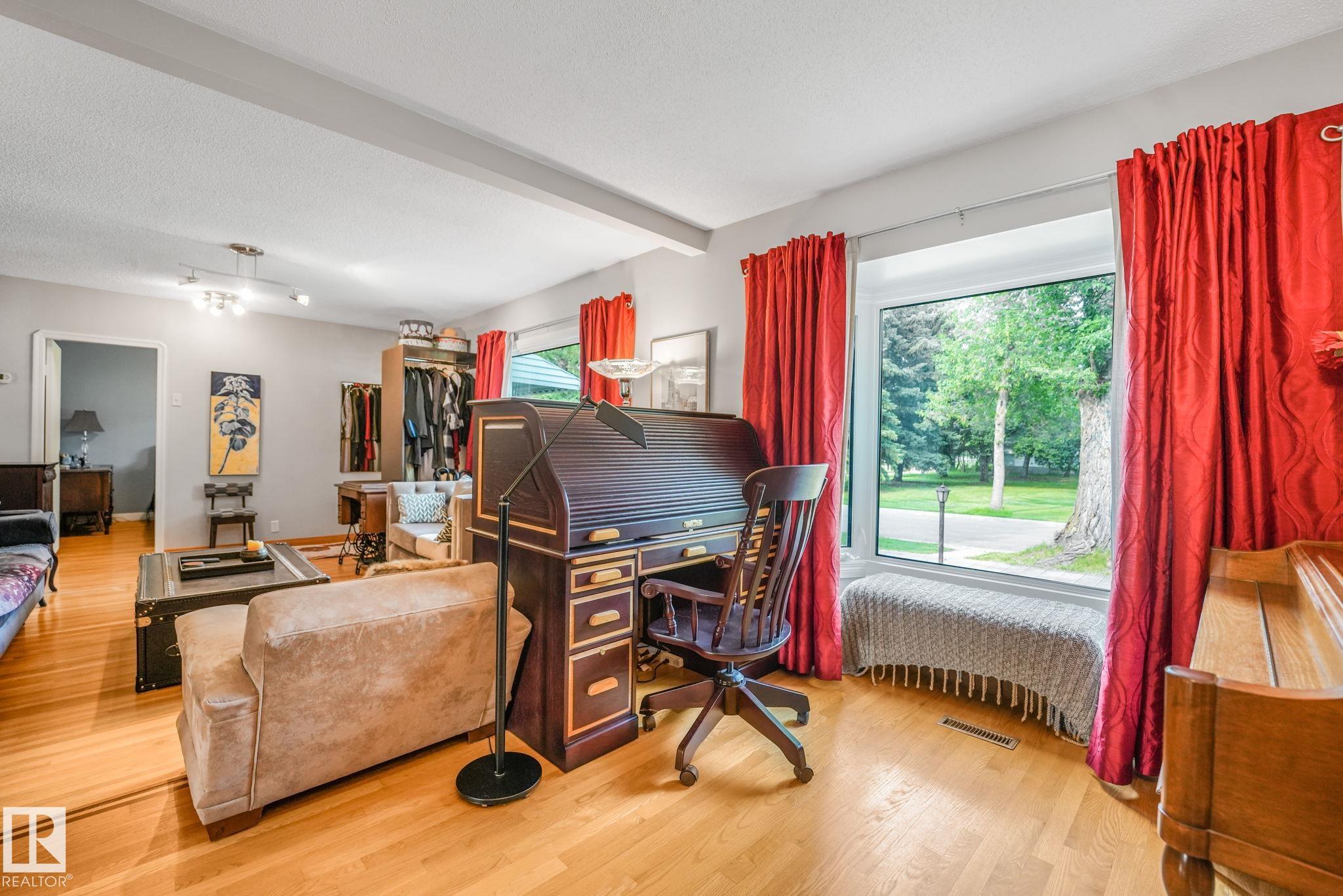 Photo 13 at 11422 70 Street NW, Bellevue, Edmonton