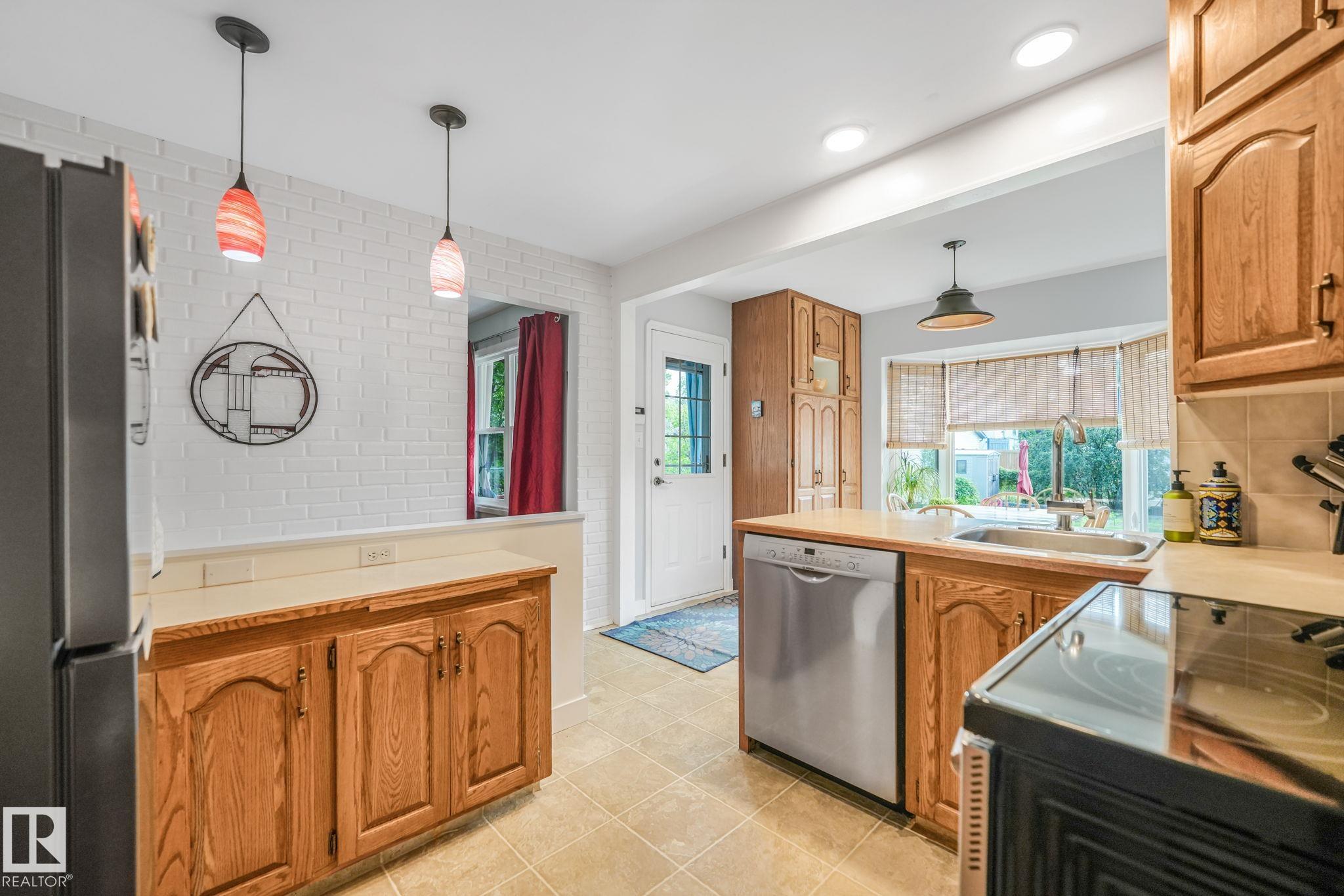Photo 16 at 11422 70 Street NW, Bellevue, Edmonton