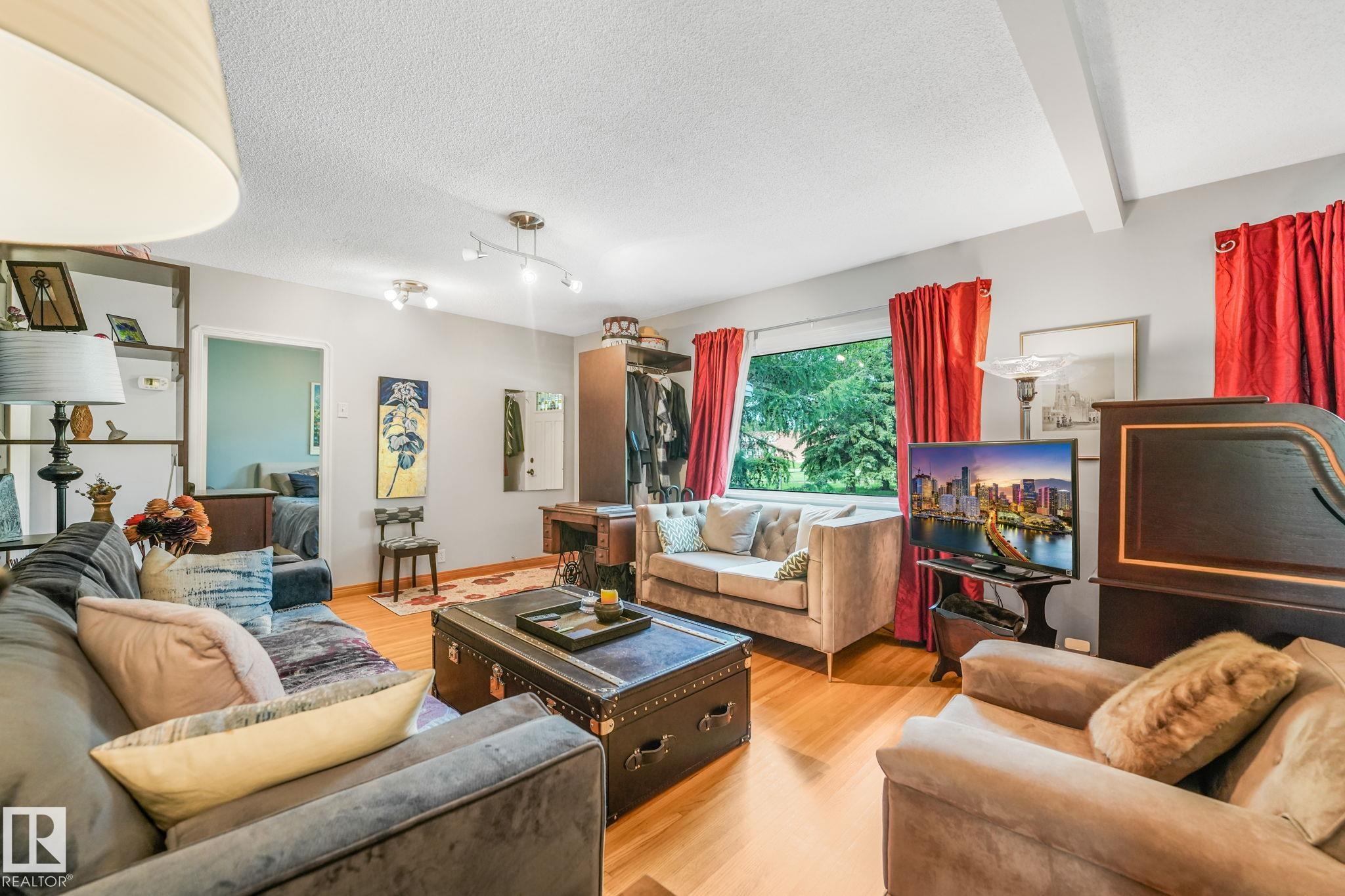 Photo 10 at 11422 70 Street NW, Bellevue, Edmonton