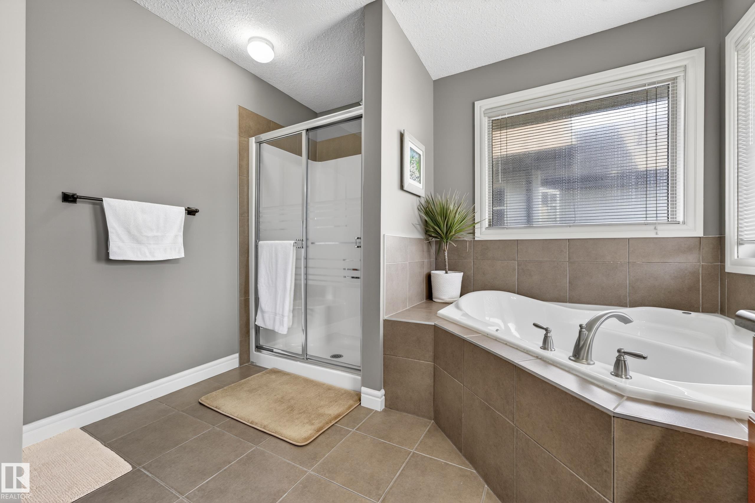 https://zimg.paragon.ice.com/ParagonImages/Property/PM/RAE/225410713/33/0/0/8f3ff2ad6ceca5777ab8df806977600e/1/700280ba867a8169a8e1c6e56e5d47fc/225410713-5eef120f-b6b7-4616-bfb9-b5bbc54557f3.JPG