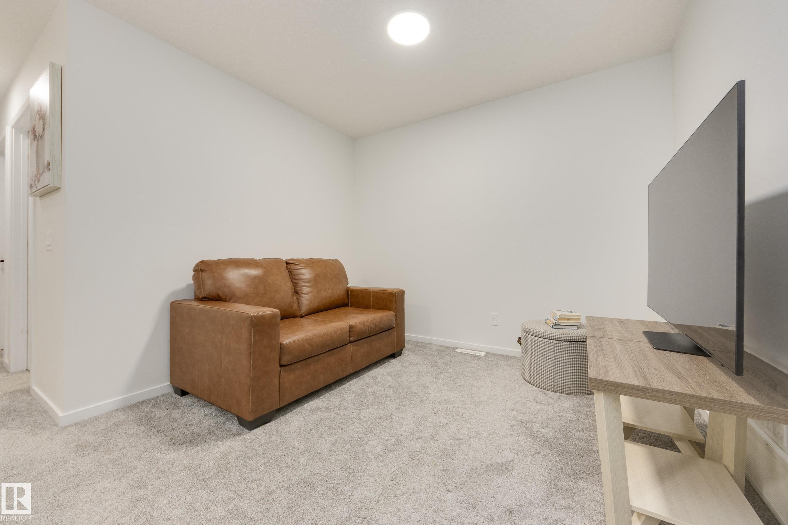 https://zimg.paragon.ice.com/ParagonImages/Property/PM/RAE/225410714/16/0/0/53211a8fadc1e336025e4610d02da0cf/1/e3cd73a663b3a1fccefa6686ed723a90/225410714-64b0803d-262c-45e6-9d5f-60b0a9197fec.JPG