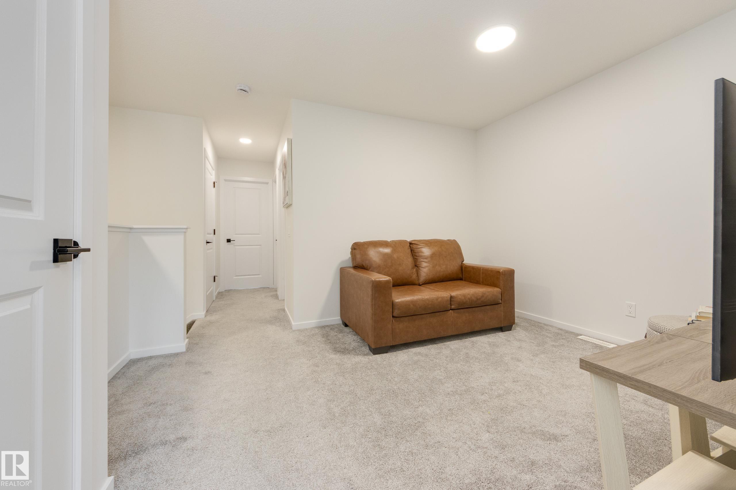 https://zimg.paragon.ice.com/ParagonImages/Property/PM/RAE/225410714/22/0/0/8e8f4464c01d7720853eee377add9da6/1/e3cd73a663b3a1fccefa6686ed723a90/225410714-3c967dd0-5c37-416a-8991-c95c3ed2a355.JPG