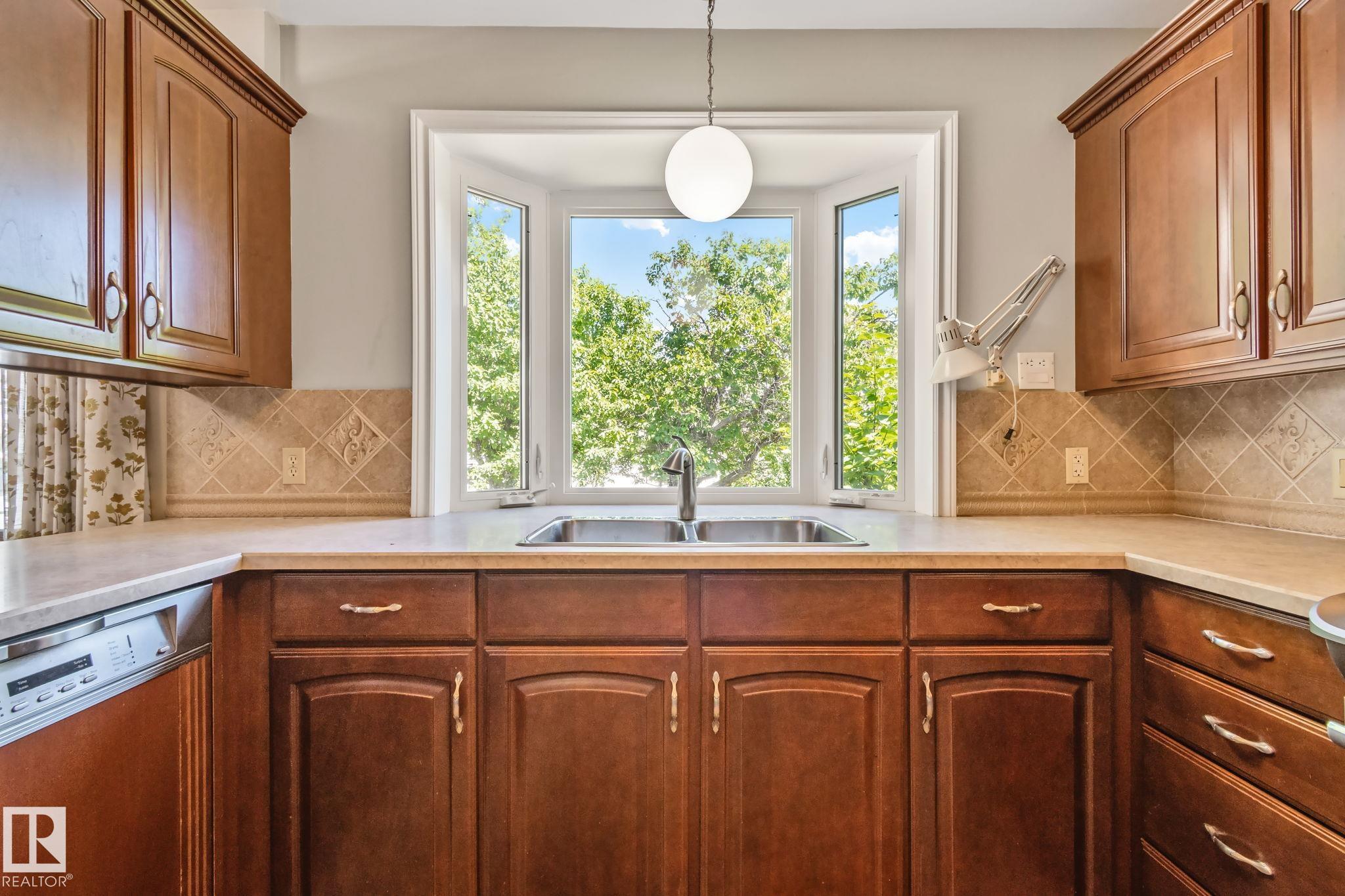 https://zimg.paragon.ice.com/ParagonImages/Property/PM/RAE/225410730/11/0/0/ac076689c28f3979d81b8e1b72e667fb/1/9bf4e28bbf369d4c7594bbbac9f0490b/225410730-84f9aea3-68fd-4bbc-a9c5-4f5e10adeda1.JPG