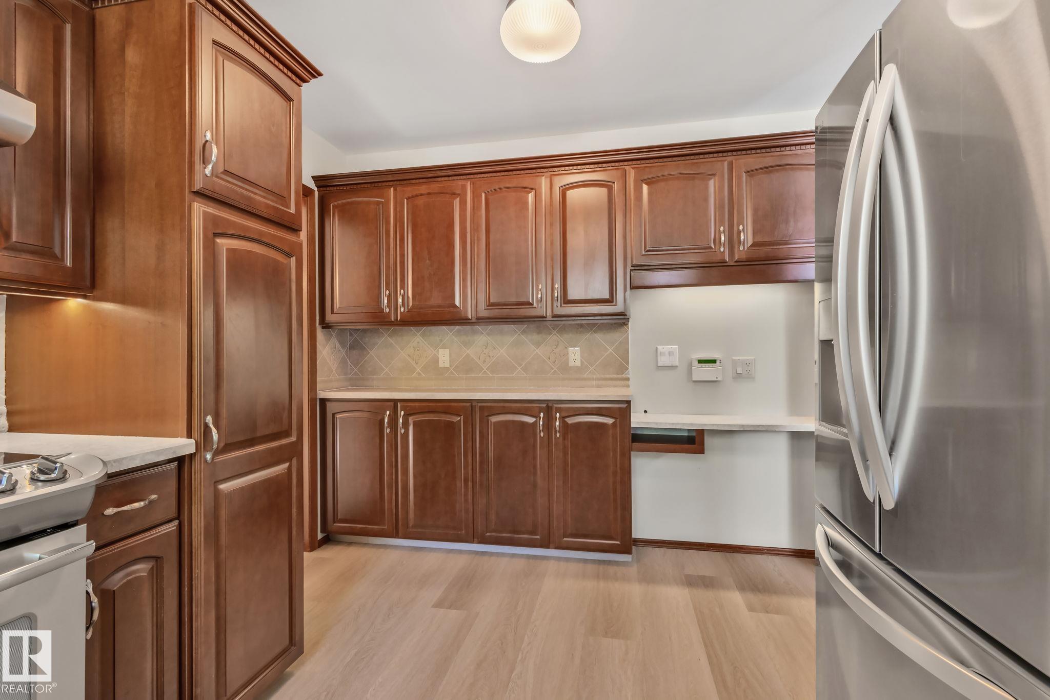 https://zimg.paragon.ice.com/ParagonImages/Property/PM/RAE/225410730/12/0/0/3429d93956902660f9121d3e68999e00/1/9bf4e28bbf369d4c7594bbbac9f0490b/225410730-0e84fcfa-a246-4739-9c18-4c36b1f31608.JPG