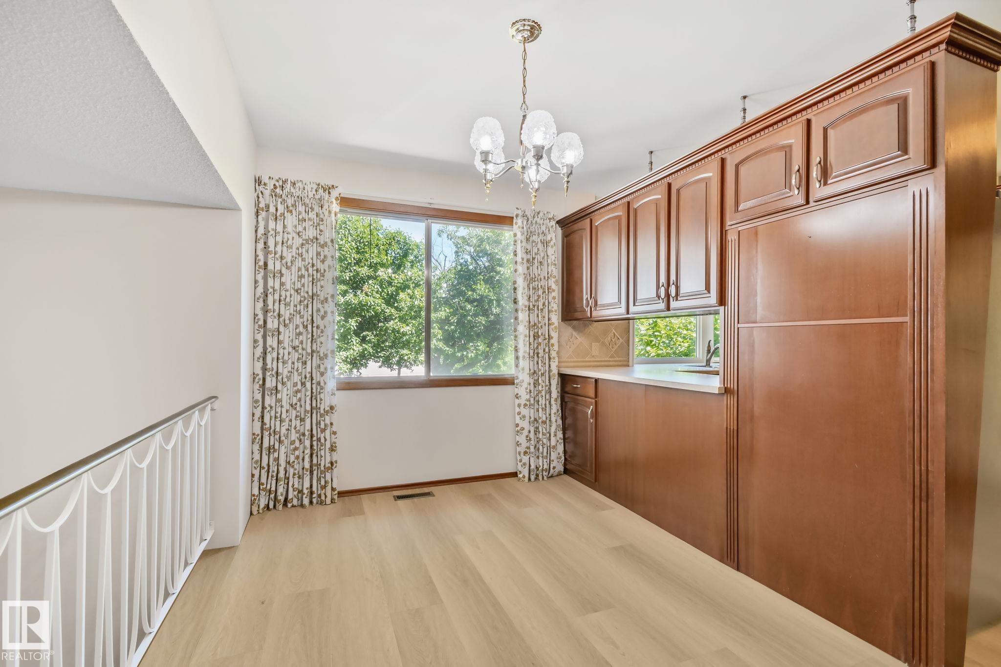 https://zimg.paragon.ice.com/ParagonImages/Property/PM/RAE/225410730/14/0/0/679377a959f1d95928192d2d0324cbe9/1/9bf4e28bbf369d4c7594bbbac9f0490b/225410730-a0faaf1b-27c5-4350-8d45-276ba9dfcdd3.JPG