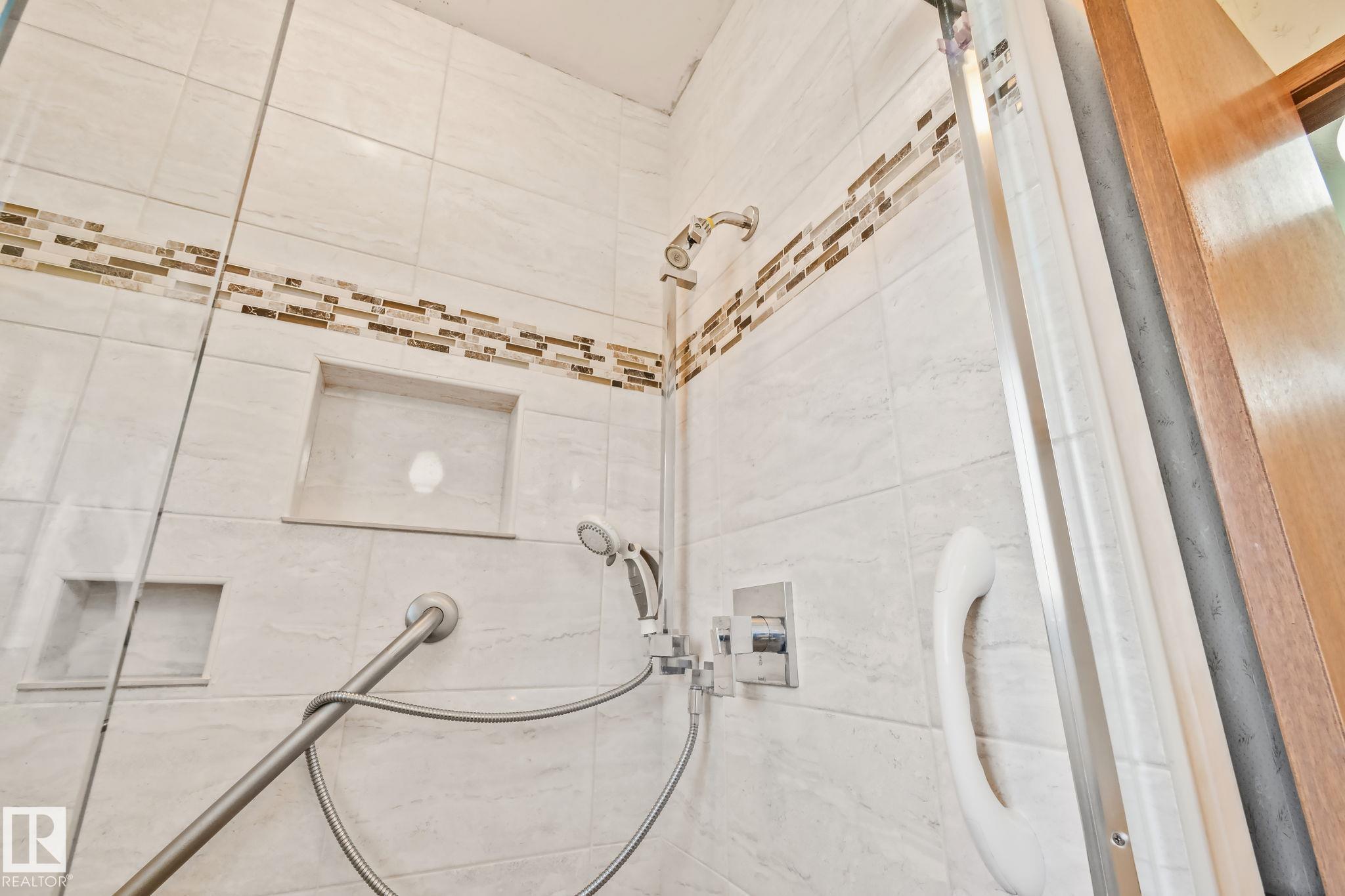 https://zimg.paragon.ice.com/ParagonImages/Property/PM/RAE/225410730/42/0/0/45cc48c03e9b9ee21784bae1e3a97933/1/9bf4e28bbf369d4c7594bbbac9f0490b/225410730-850cbfc7-5186-48e7-99ae-9573a62d6e24.JPG