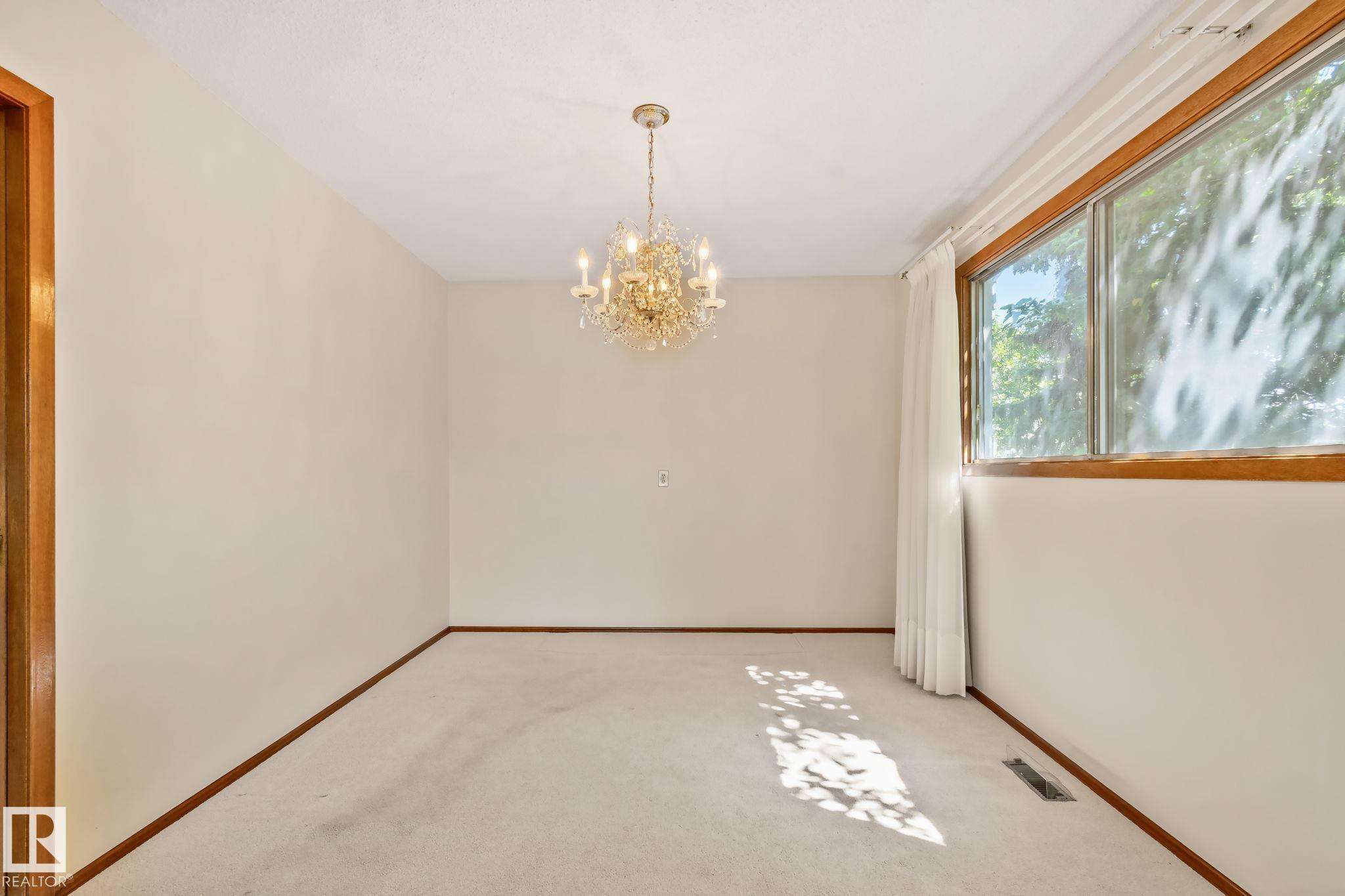 https://zimg.paragon.ice.com/ParagonImages/Property/PM/RAE/225410730/7/0/0/a7f6779ec17a7ce3abfcbc638787ad7d/1/9bf4e28bbf369d4c7594bbbac9f0490b/225410730-989080d6-4e4b-49d7-a5a6-26e29c60379e.JPG