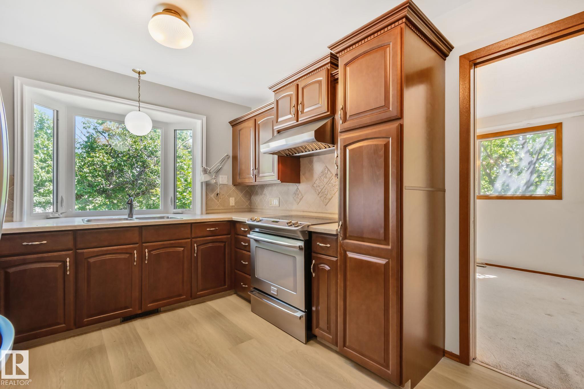 https://zimg.paragon.ice.com/ParagonImages/Property/PM/RAE/225410730/9/0/0/6d65f5c05a1a2e7a3d4427c2e3cffb49/1/9bf4e28bbf369d4c7594bbbac9f0490b/225410730-f8b627c9-cf78-4523-83b8-73290b5f10db.JPG