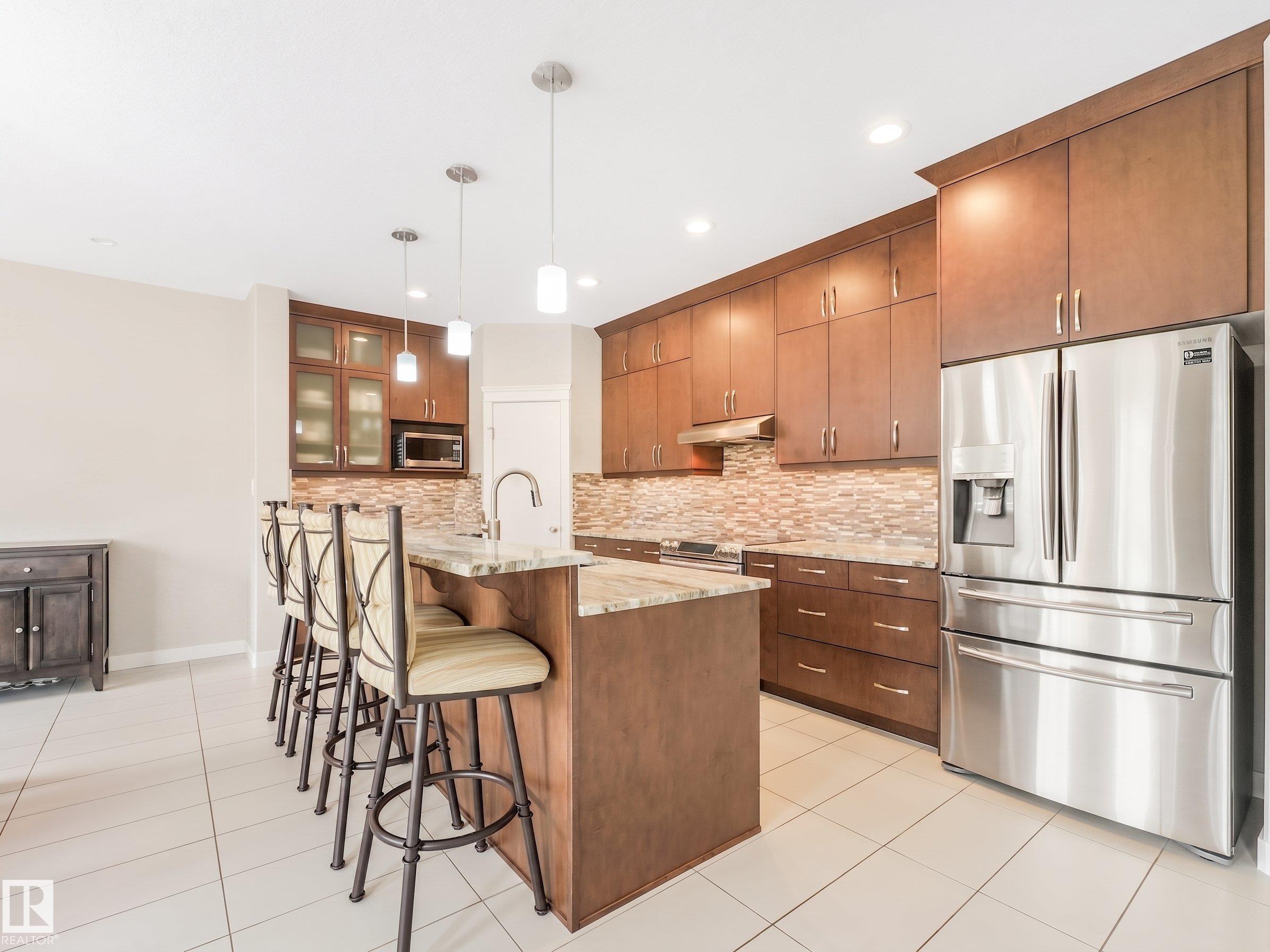 https://zimg.paragon.ice.com/ParagonImages/Property/PM/RAE/225410731/19/0/0/d437b51e1fec14ecc57af23b6456272c/1/6e8ad0c46b5439aaac2f378e50f798bc/225410731-D7314632-C7C6-47AD-917E-2E33502ED4AB.JPG