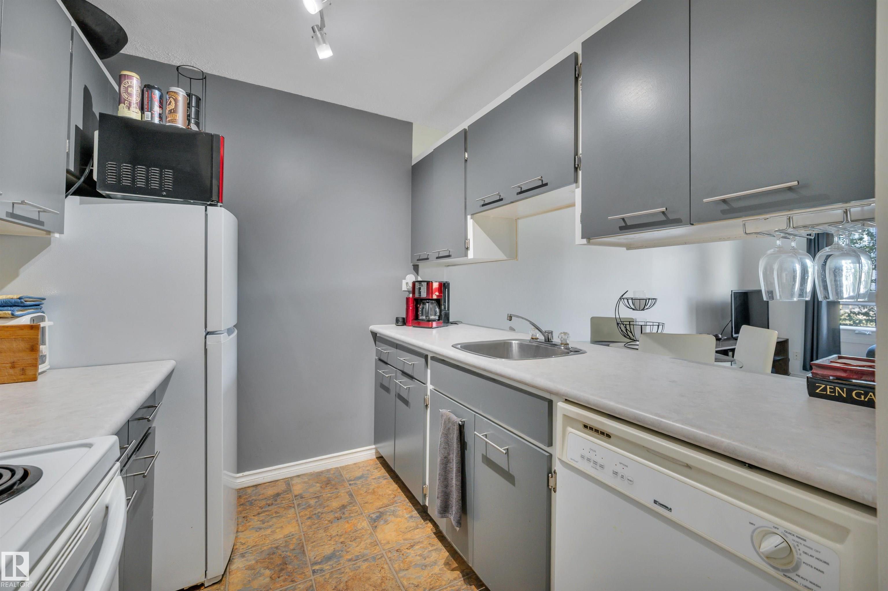 https://zimg.paragon.ice.com/ParagonImages/Property/PM/RAE/225410739/10/0/0/674ec20a3a923e80eead6f5586e5f908/1/4a8e73e983a3daac881e3f7633045be3/225410739-73f2f976-4dc8-4ffb-9903-f2919c9c9607.JPG