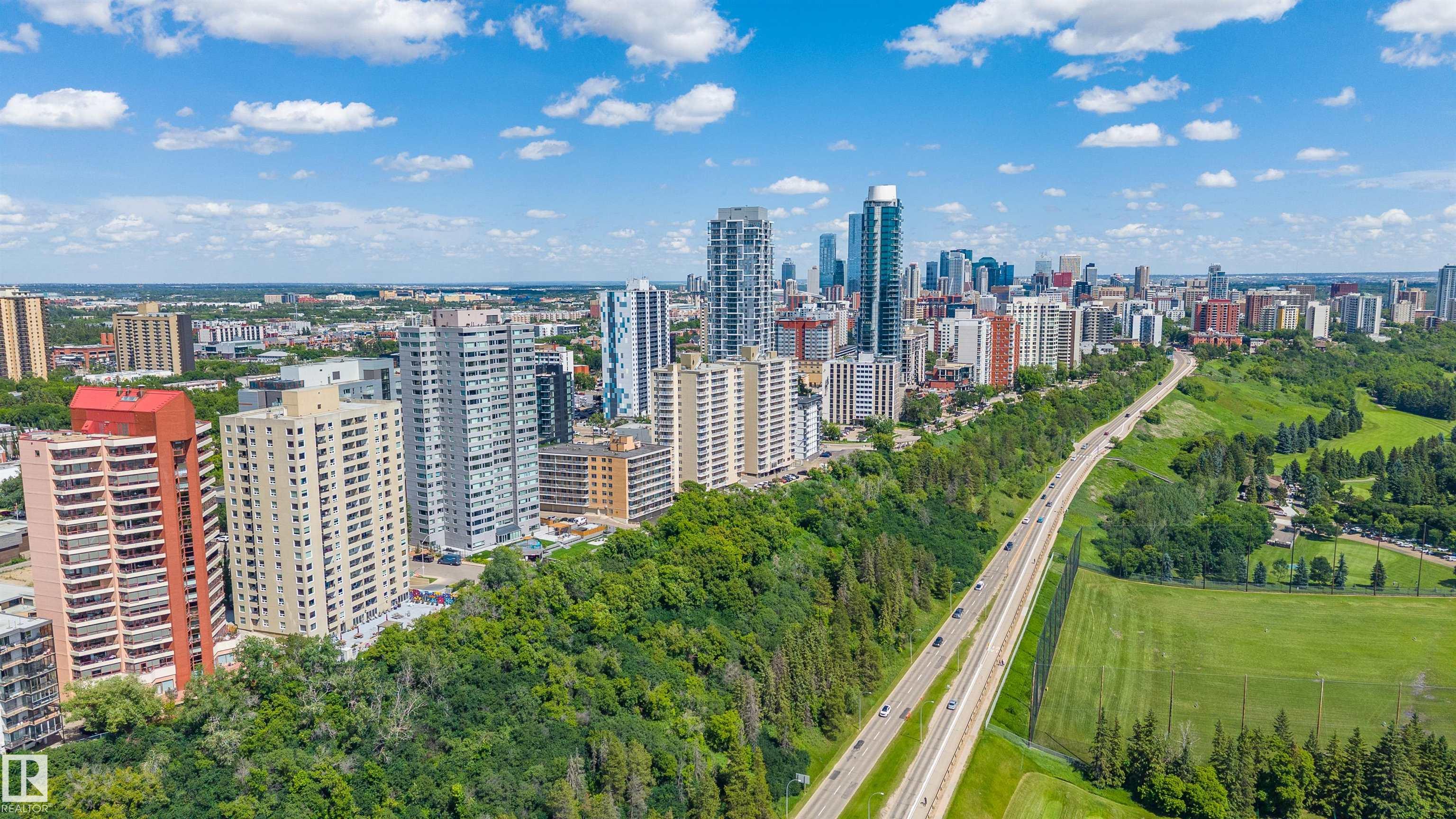 https://zimg.paragon.ice.com/ParagonImages/Property/PM/RAE/225410739/44/0/0/74b526dcb66571b8fa5a6a78521574d4/1/4a8e73e983a3daac881e3f7633045be3/225410739-c96be53b-b089-459c-b207-9c4023399780.JPG