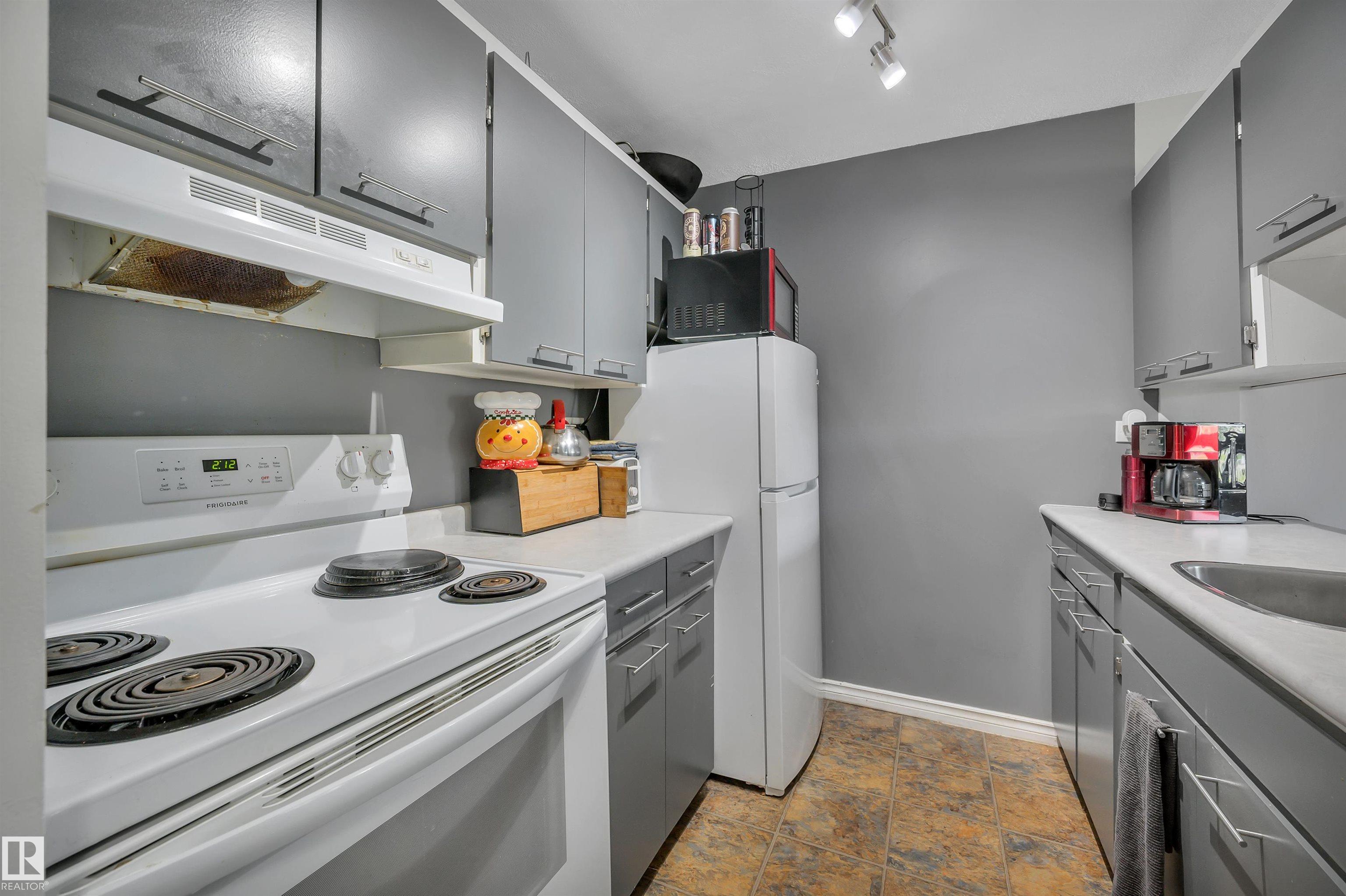 https://zimg.paragon.ice.com/ParagonImages/Property/PM/RAE/225410739/8/0/0/22410eb1383a113e5b04e3d9eb2cd0ea/1/4a8e73e983a3daac881e3f7633045be3/225410739-91947904-709b-4363-bf9d-b8c417e029c6.JPG