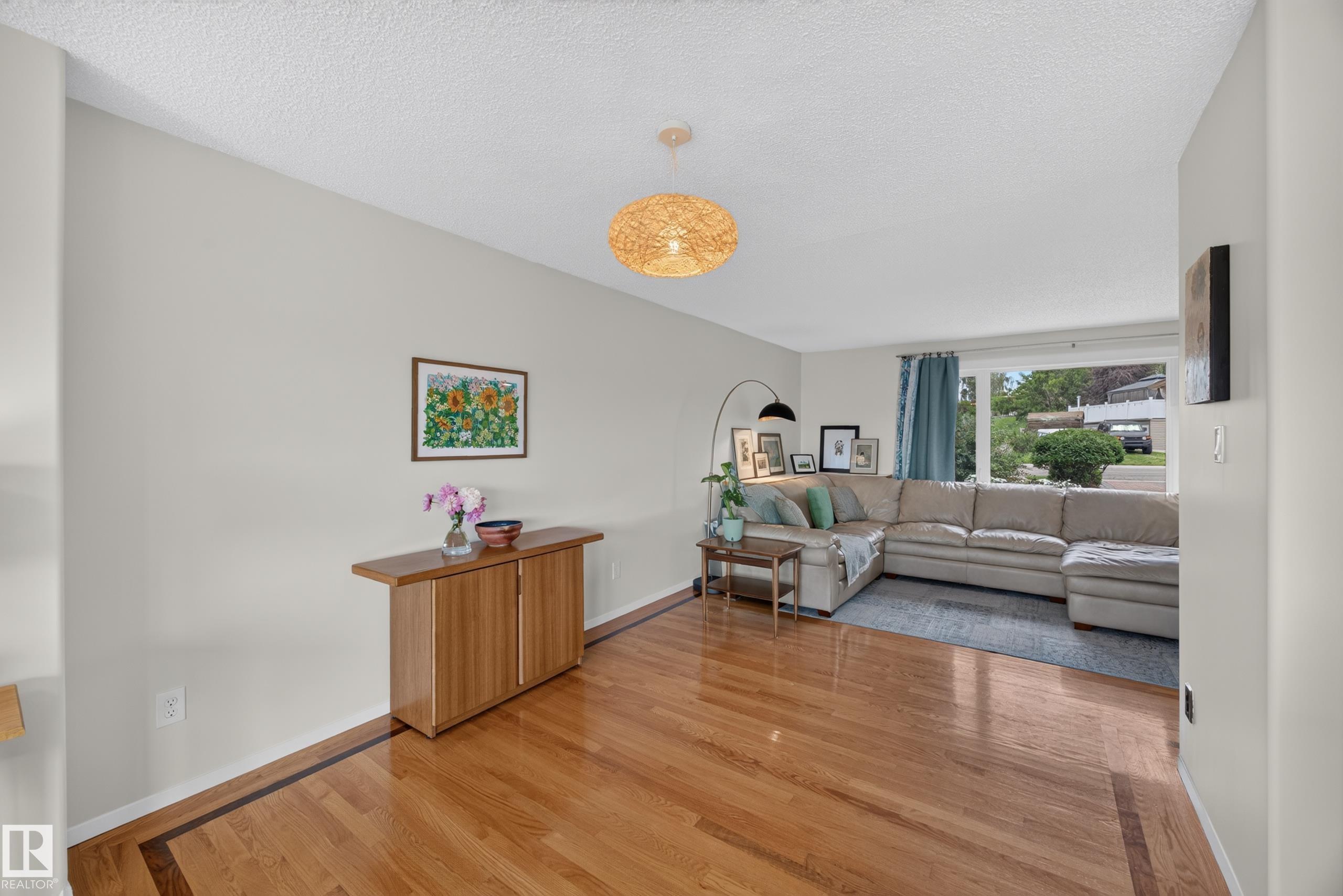 https://zimg.paragon.ice.com/ParagonImages/Property/PM/RAE/225410744/13/0/0/05c1126947e2876ae757f70cac3bf74c/1/105a87af02df9501ee6b3125ab8b7737/225410744-5c8c71c3-c7fb-4f88-9297-7fde791812e3.JPG