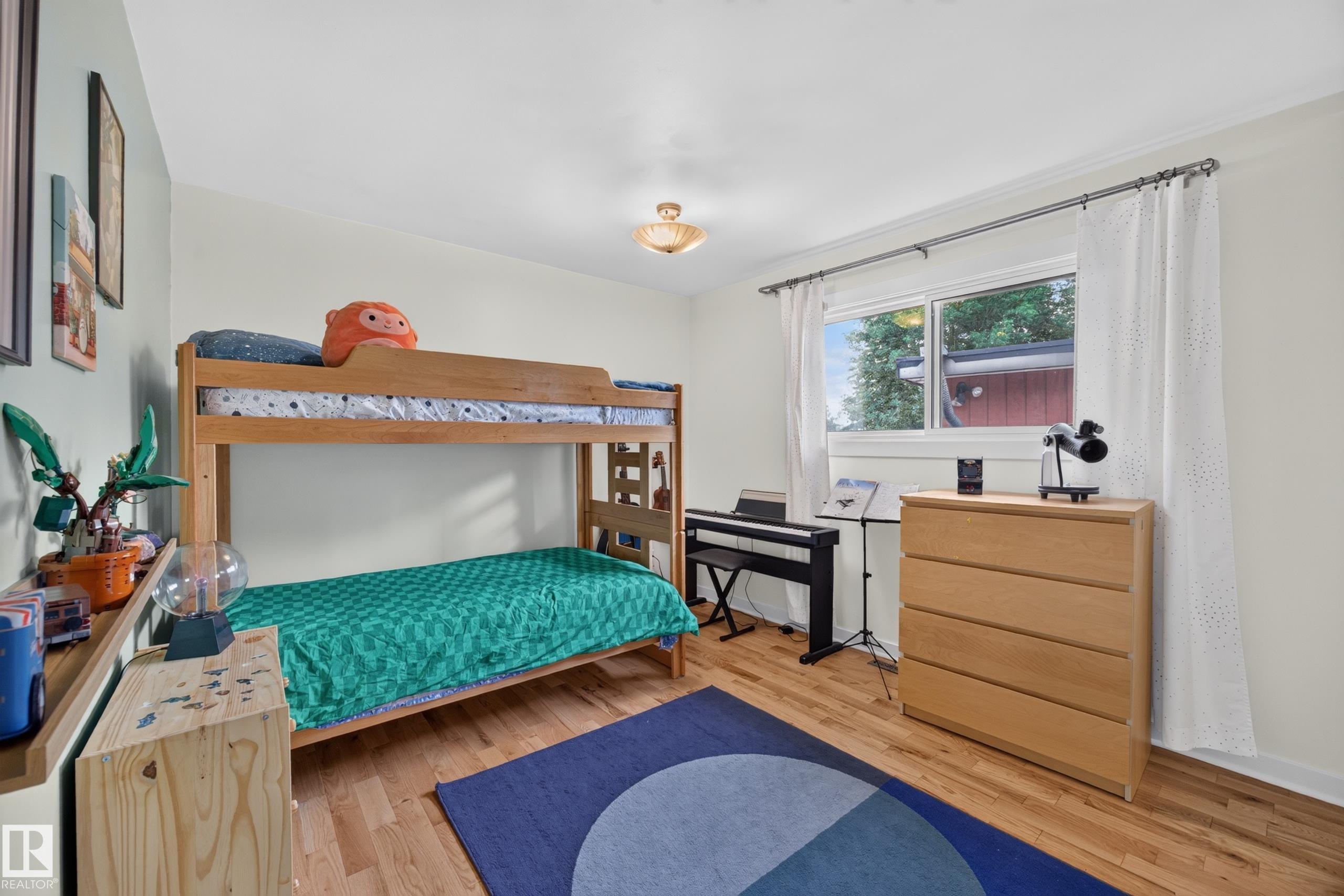 https://zimg.paragon.ice.com/ParagonImages/Property/PM/RAE/225410744/18/0/0/5d3716e0d899d009ef89e41ef8fbd762/1/105a87af02df9501ee6b3125ab8b7737/225410744-805f3c4b-a04b-4ff0-b3d7-5d20ec55cfca.JPG