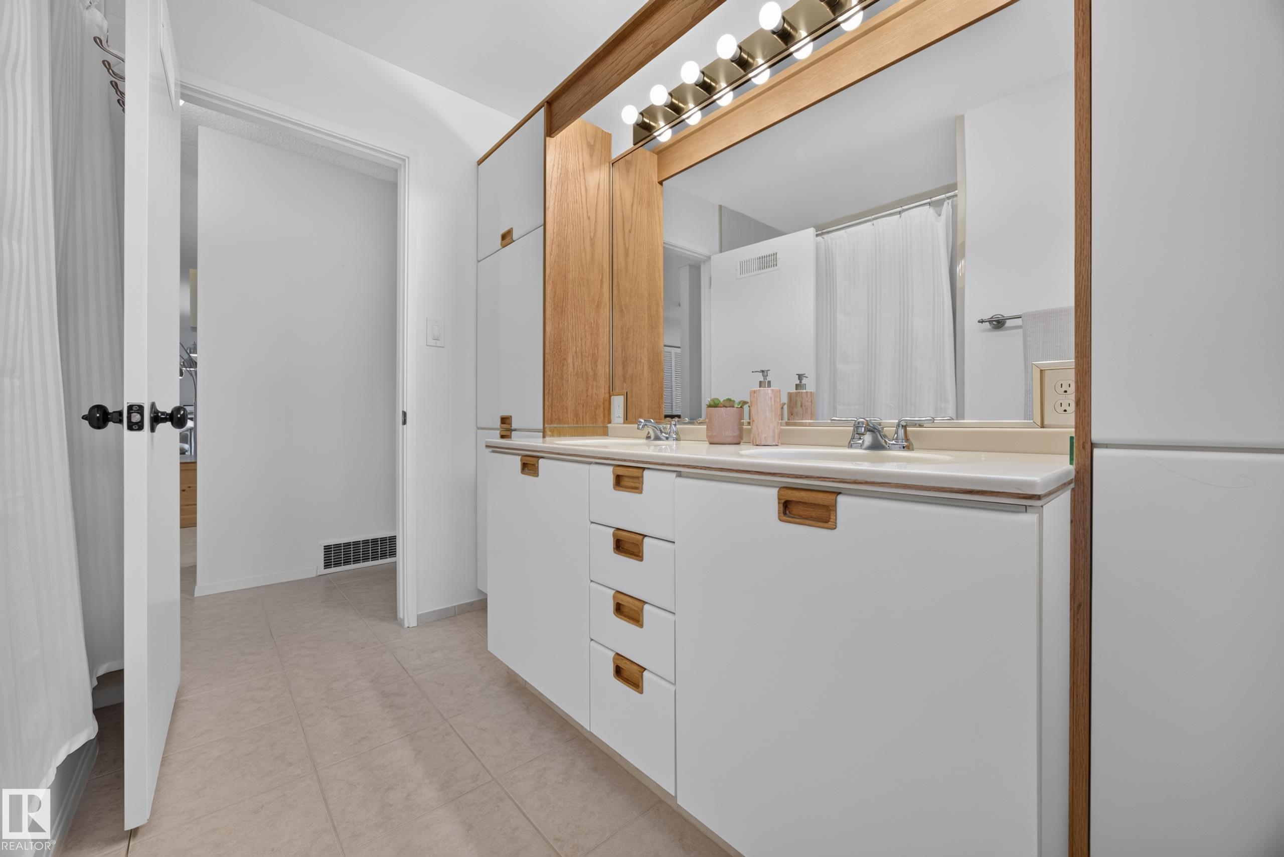 https://zimg.paragon.ice.com/ParagonImages/Property/PM/RAE/225410744/19/0/0/c8d0b94d33572087f383af2434d2c468/1/105a87af02df9501ee6b3125ab8b7737/225410744-065a974e-da21-44b3-9cac-70aa9be030ac.JPG
