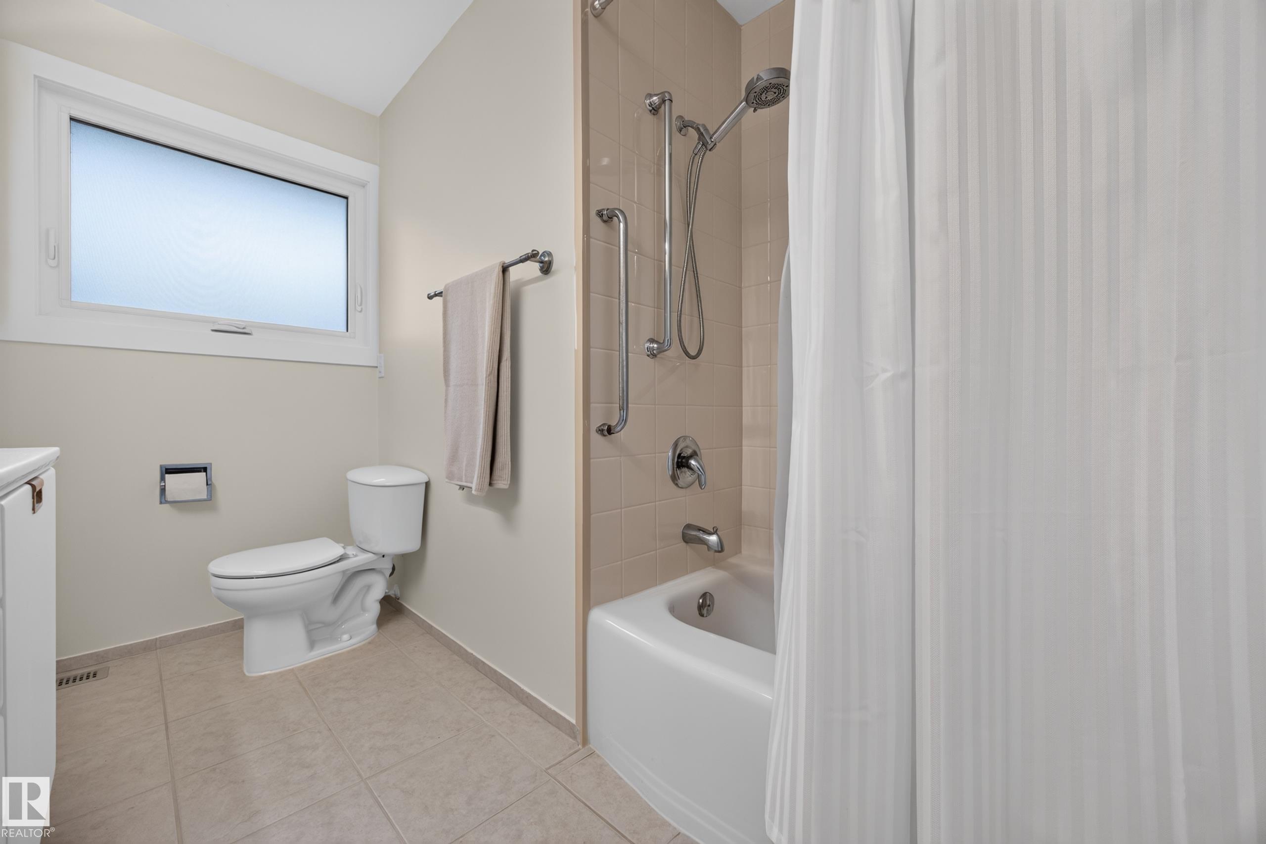 https://zimg.paragon.ice.com/ParagonImages/Property/PM/RAE/225410744/20/0/0/cf0a6210df8a8157b4b27cacf320eaec/1/105a87af02df9501ee6b3125ab8b7737/225410744-3add6ef2-18f4-4f7b-807e-736a05d2669c.JPG