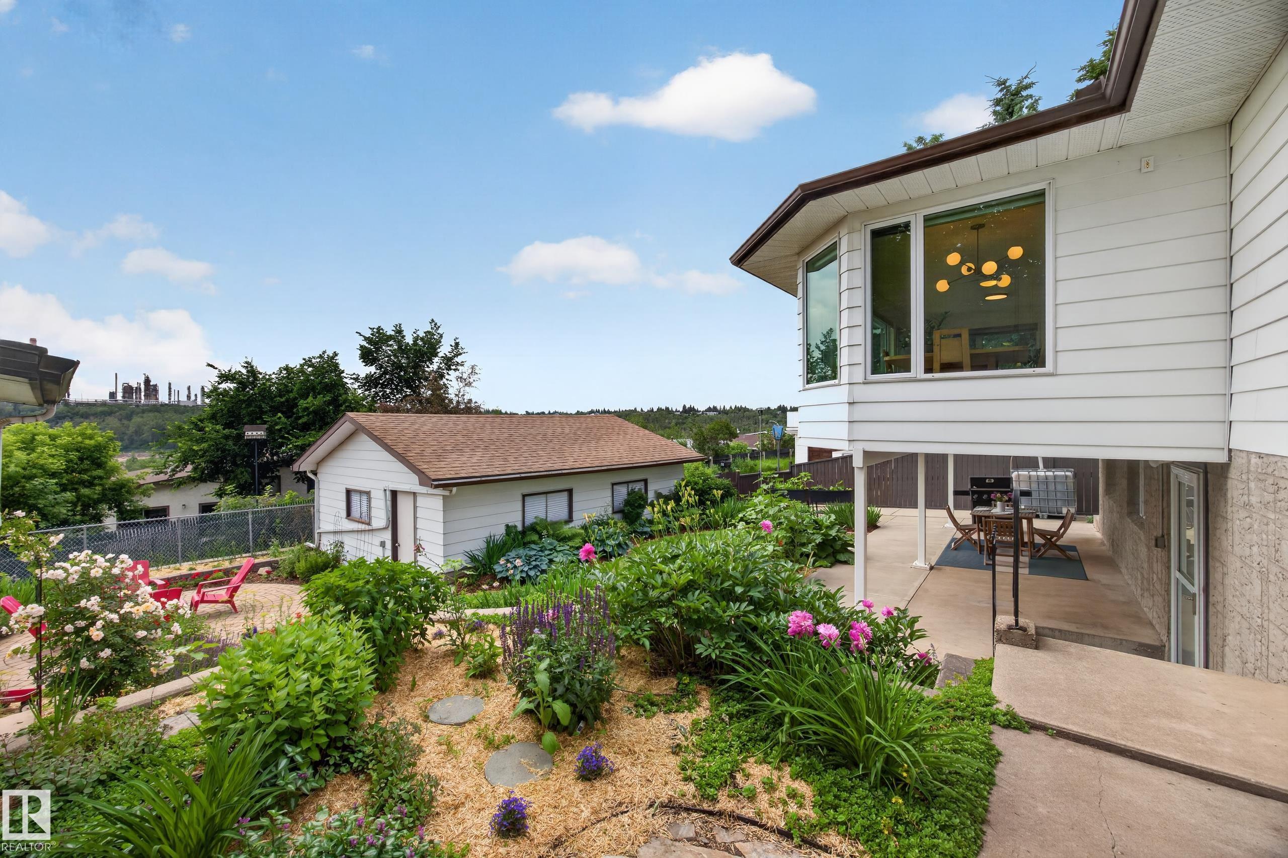 https://zimg.paragon.ice.com/ParagonImages/Property/PM/RAE/225410744/40/0/0/d243437f5ea52b72e1f1d53e936f0a85/1/105a87af02df9501ee6b3125ab8b7737/225410744-4dc33543-a019-4883-b20c-c4dd4357b27c.JPG