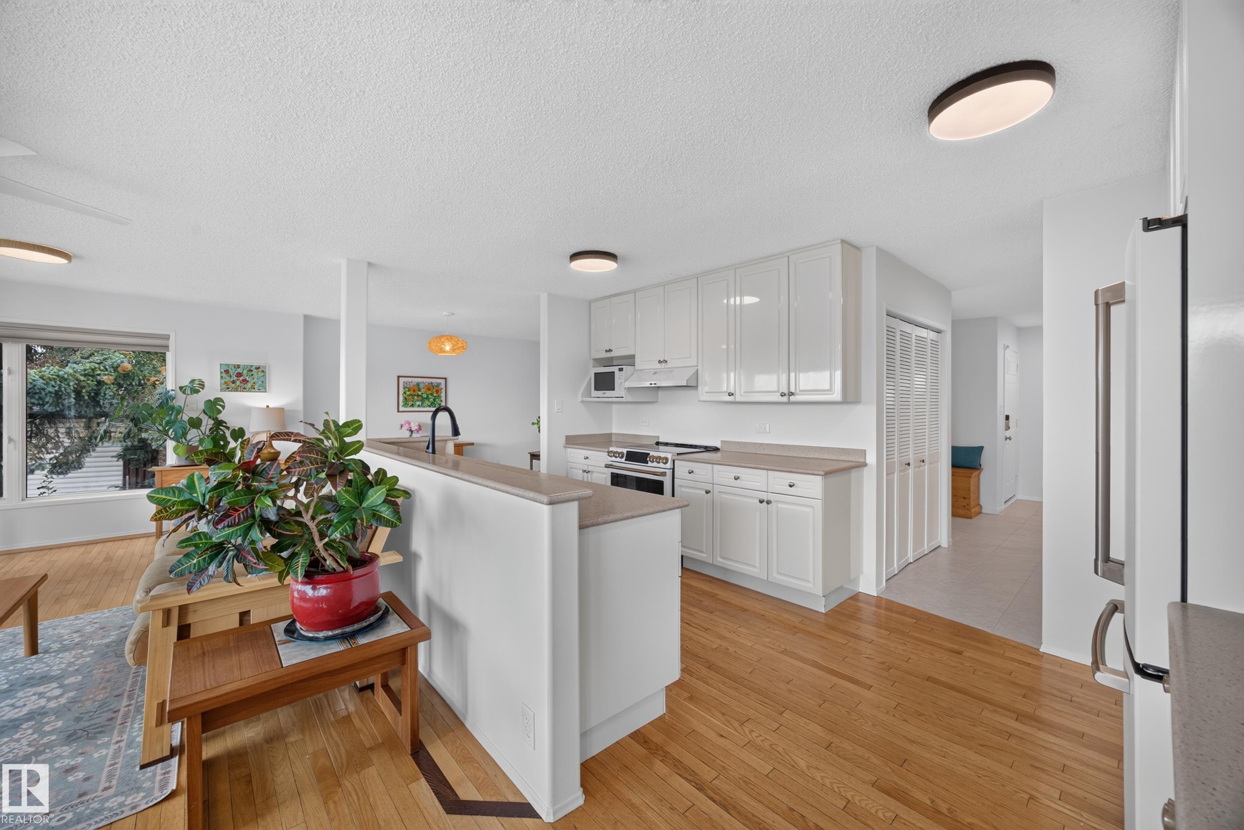 https://zimg.paragon.ice.com/ParagonImages/Property/PM/RAE/225410744/6/0/0/3f82bcc3ea6c4e257fe67e816e3f3d41/1/105a87af02df9501ee6b3125ab8b7737/225410744-1be32b20-5778-4c86-8857-c9a9bf6d08d8.JPG