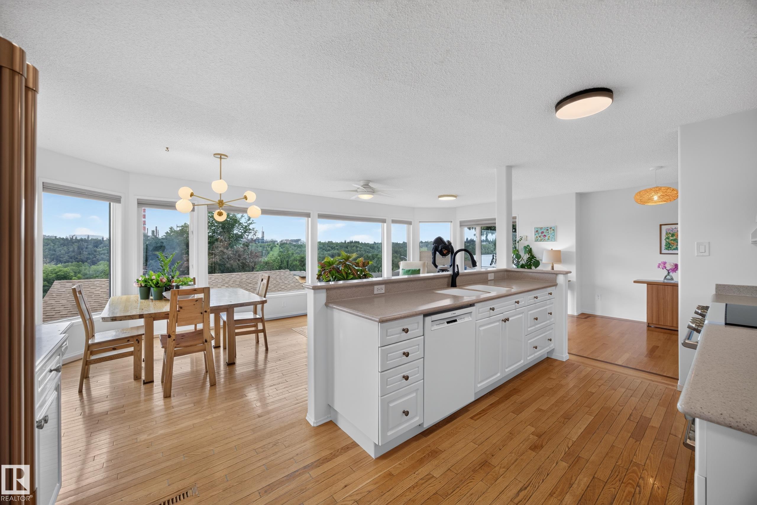 https://zimg.paragon.ice.com/ParagonImages/Property/PM/RAE/225410744/7/0/0/04ffbabef640056cbaa0349f46f1c733/1/105a87af02df9501ee6b3125ab8b7737/225410744-6d21bf56-6e1b-48ce-96f1-afc9cce31cff.JPG