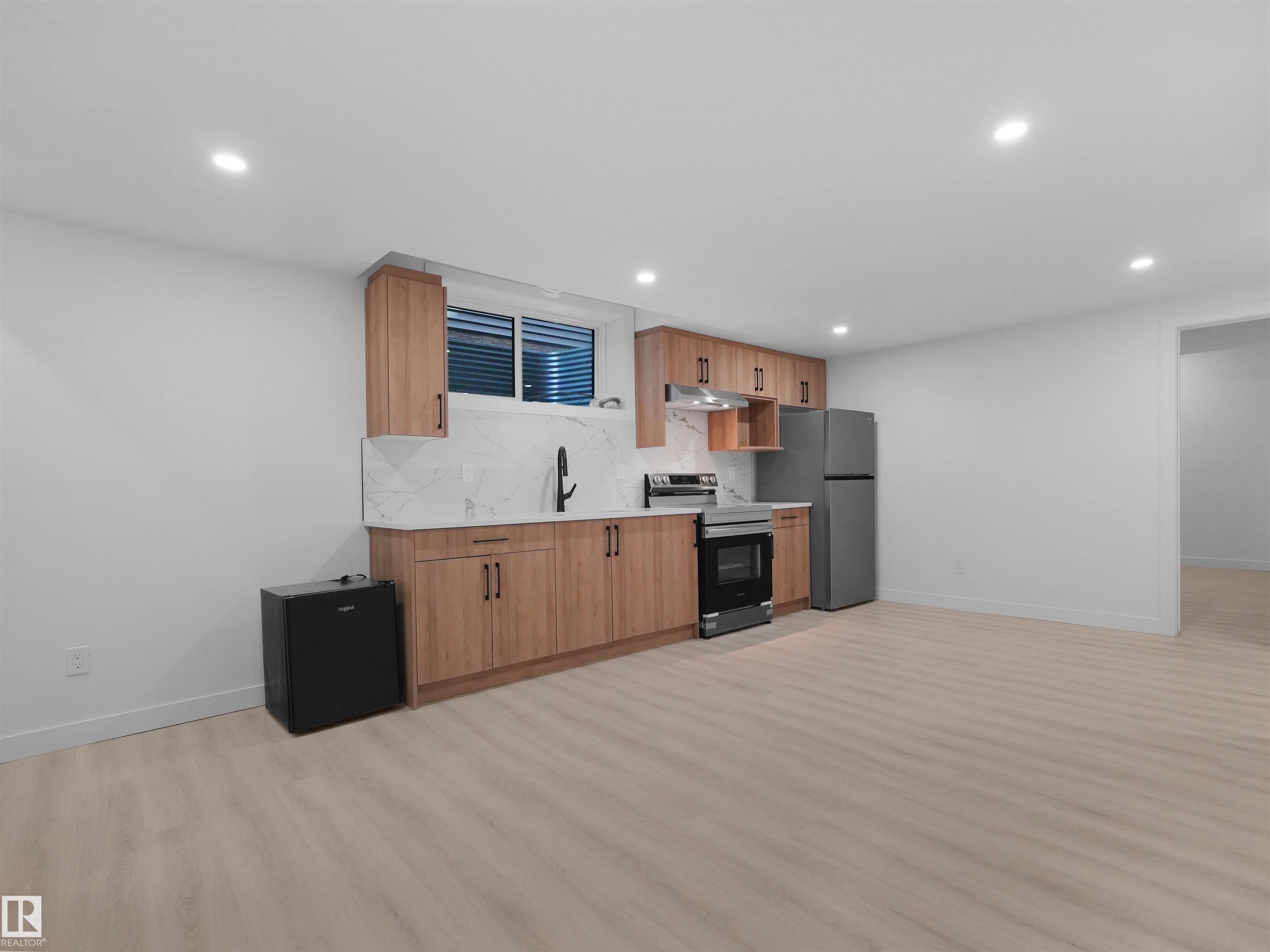 https://zimg.paragon.ice.com/ParagonImages/Property/PM/RAE/225410749/33/0/0/5ef144cd5101d9eb398b29abe5f67600/1/fffd2da5ce956348dfdeedc8c722aa71/225410749-2c8775c7-4d68-45f7-b91b-fc773c2e13b1.JPG