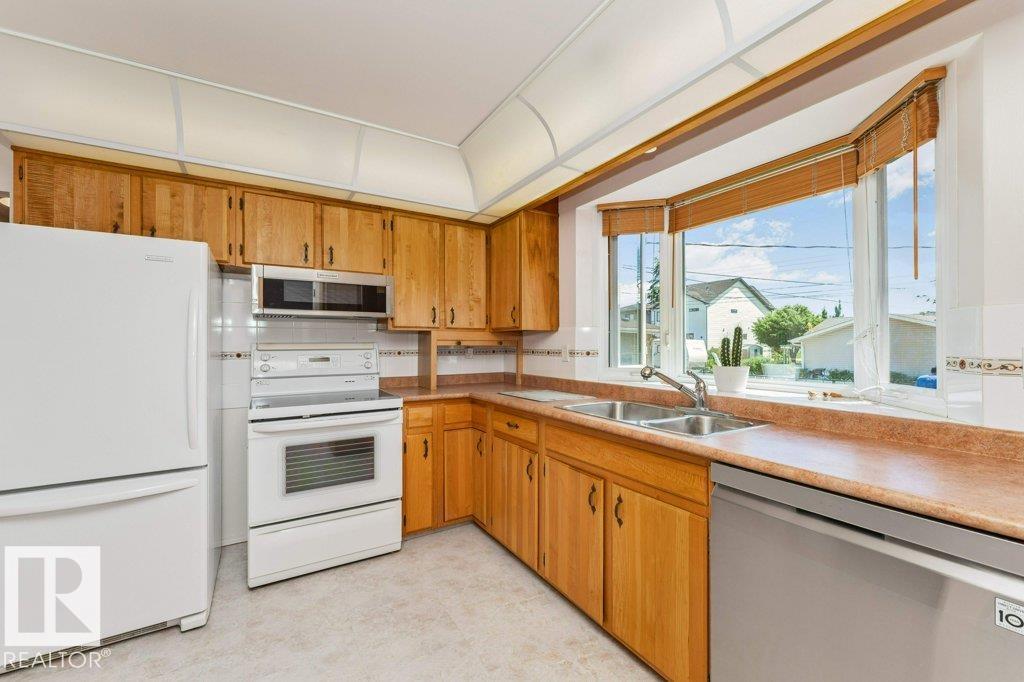 Photo 14 at 11415 56 Avenue NW, Lendrum Place, Edmonton