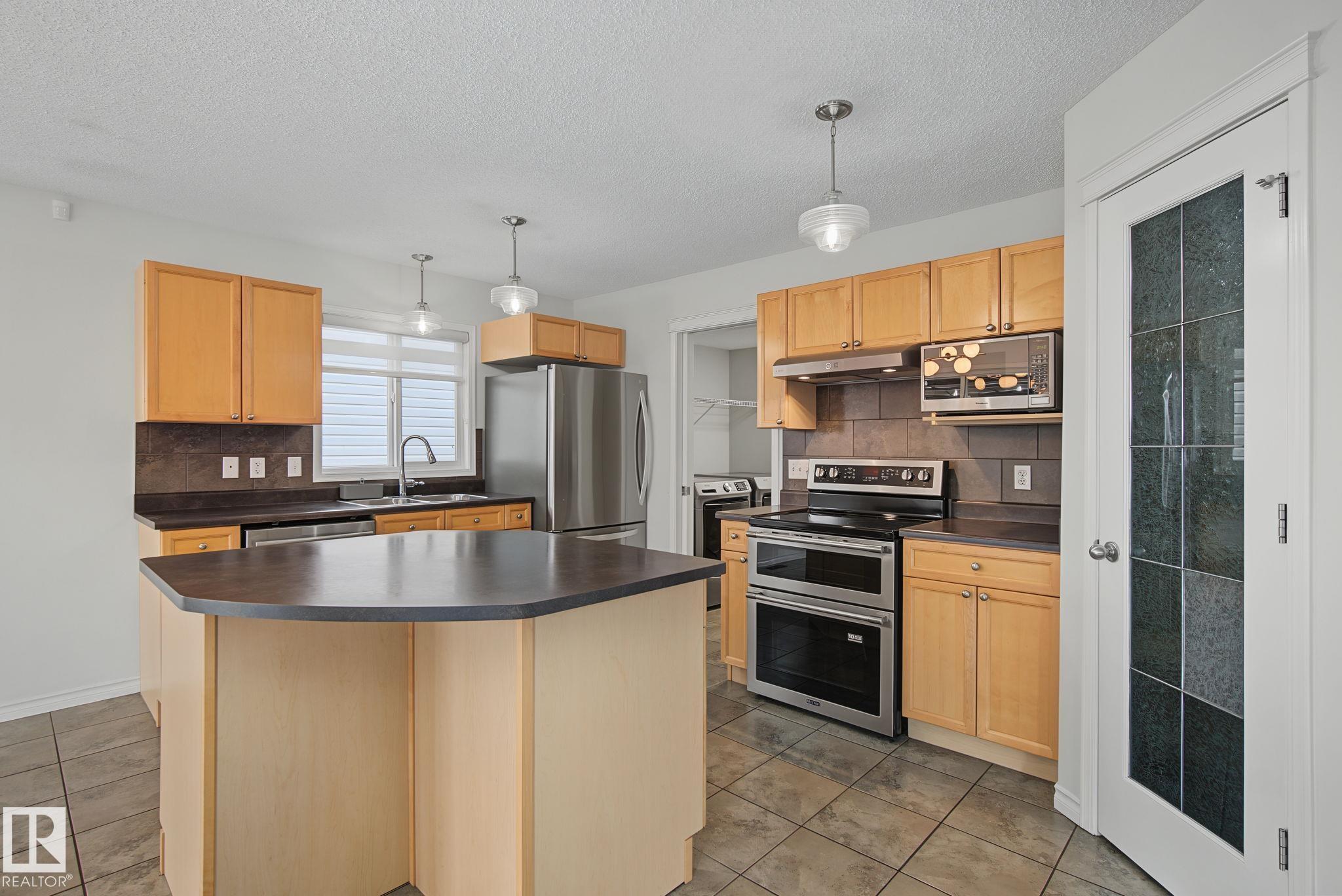 https://zimg.paragon.ice.com/ParagonImages/Property/PM/RAE/225410763/11/0/0/4bc3c52d04a82cd535f06df6f1ca4c1d/1/801e559ed5e610ced963edccf3de9b82/225410763-32085c32-4bcc-4a41-ae0d-f10660b05879.JPG