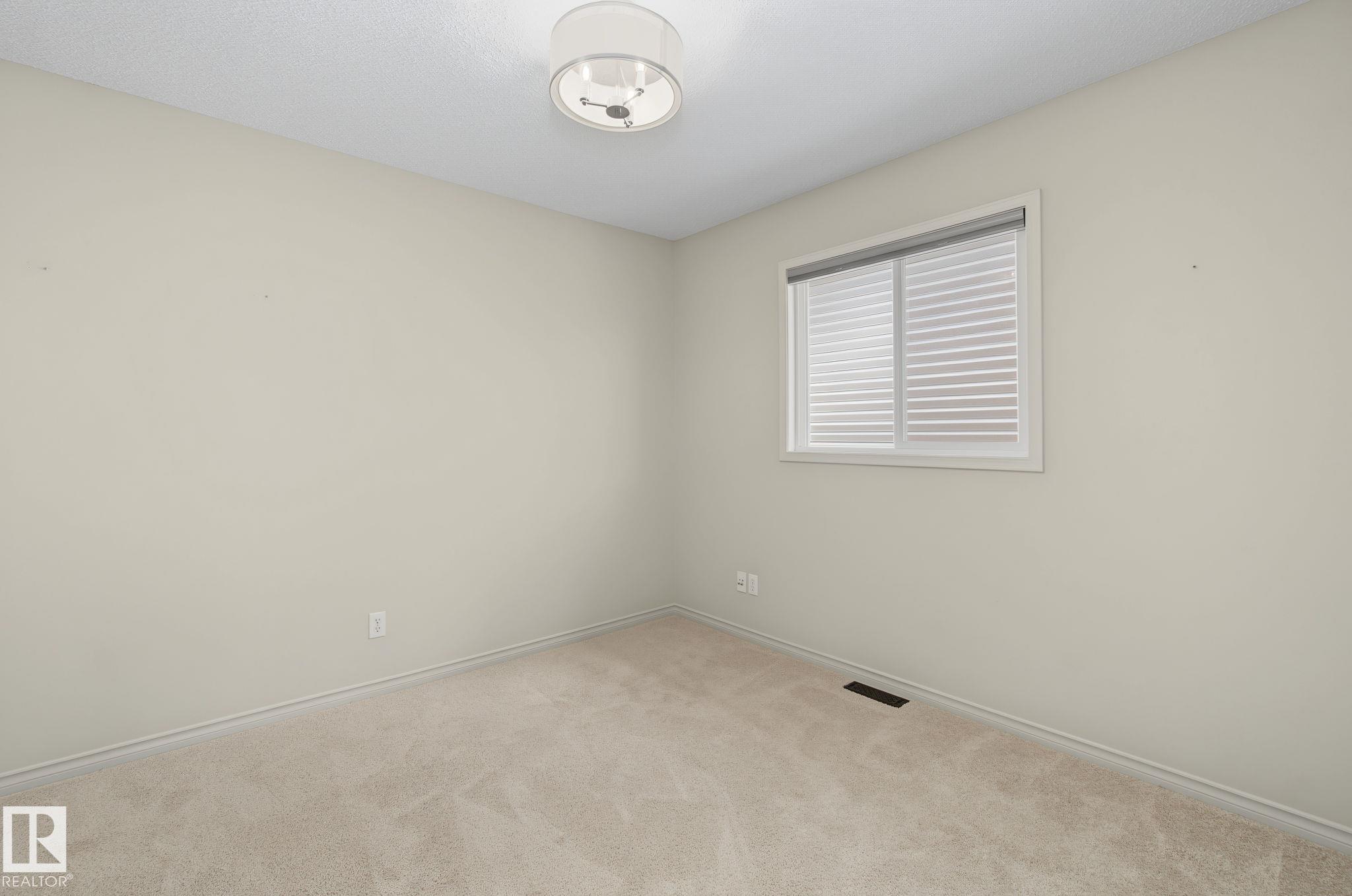 https://zimg.paragon.ice.com/ParagonImages/Property/PM/RAE/225410763/30/0/0/c91756ee7bf530eb4592d4fe7d47248b/1/801e559ed5e610ced963edccf3de9b82/225410763-ddbf6705-dde4-4baf-b492-3157829ac879.JPG