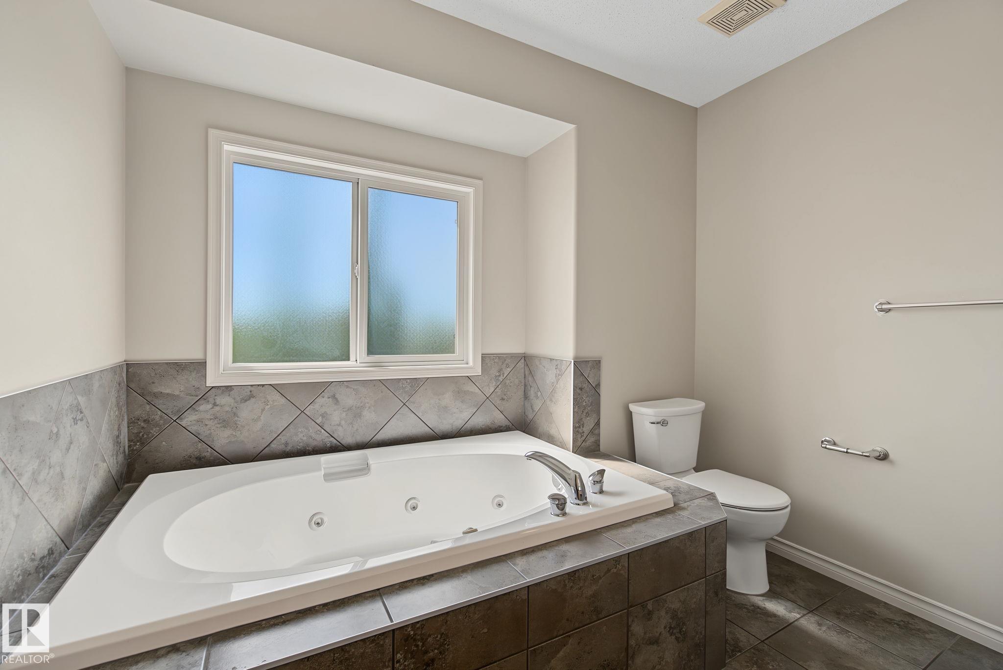 https://zimg.paragon.ice.com/ParagonImages/Property/PM/RAE/225410763/42/0/0/24829b13bad1d39fcaabb03cbe2bb401/1/801e559ed5e610ced963edccf3de9b82/225410763-bb4c046f-8a1c-4ed1-b5a5-69c507768641.JPG