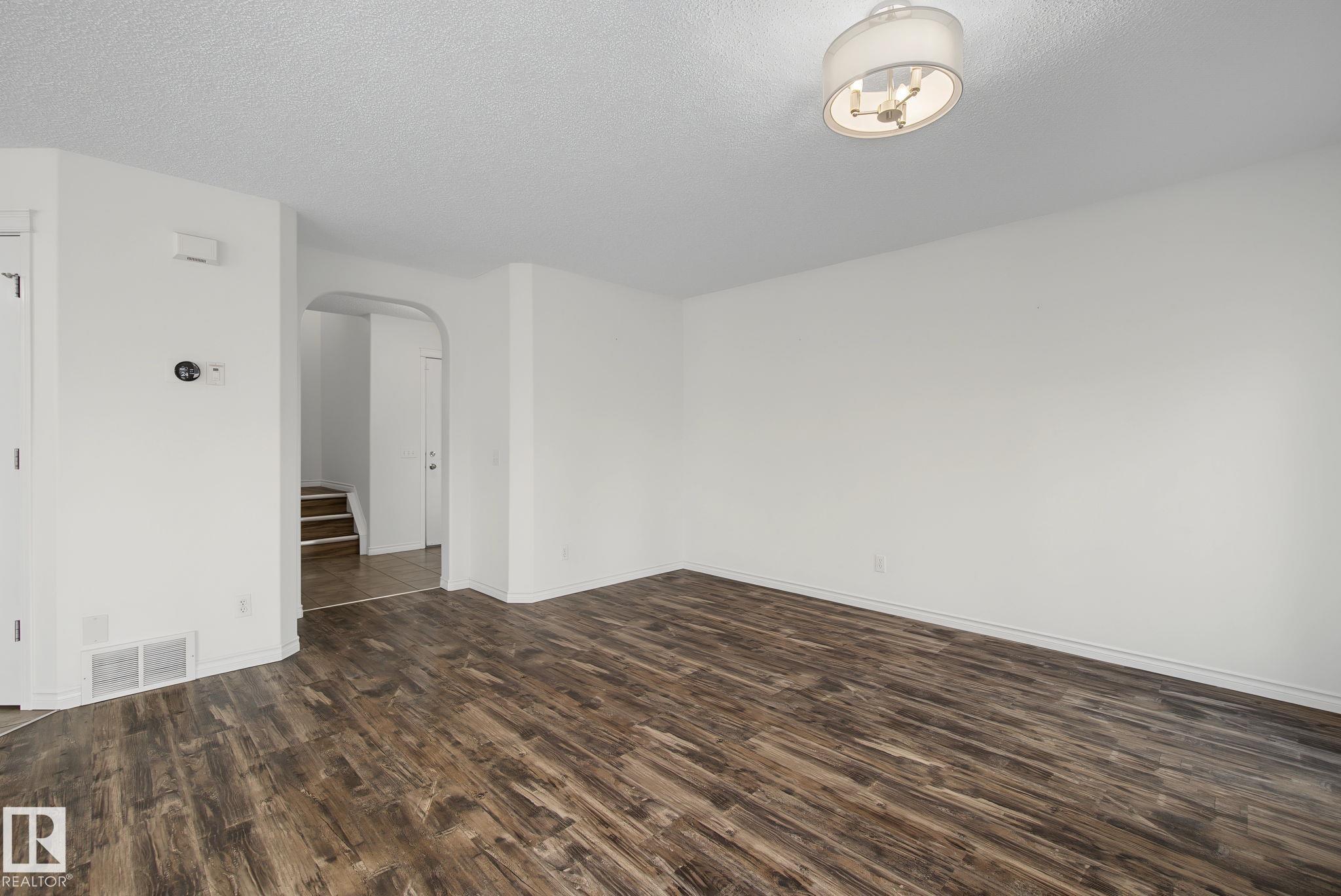 https://zimg.paragon.ice.com/ParagonImages/Property/PM/RAE/225410763/9/0/0/28f8d13c442b5c796d304f1db5b5c901/1/801e559ed5e610ced963edccf3de9b82/225410763-eb8833aa-fb92-4e93-b891-2b5f36e38060.JPG