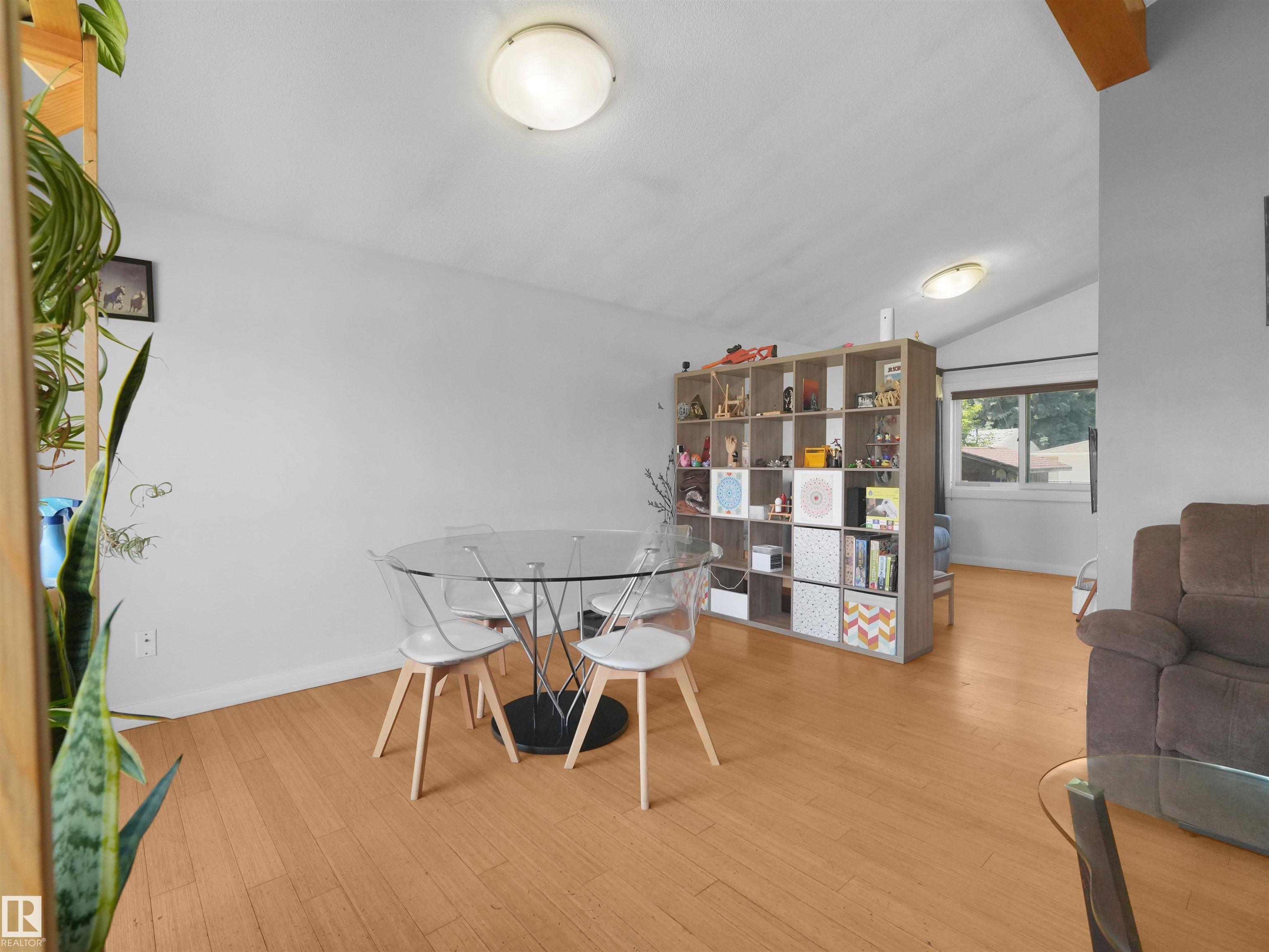 https://zimg.paragon.ice.com/ParagonImages/Property/PM/RAE/225410777/13/0/0/8e50bbc4e2e7b0f227ffddb3892d4345/1/8ffccb03959b673da48f92d343fd7be2/225410777-ba065c21-cfde-46bf-8a58-27d5b6515686.JPG