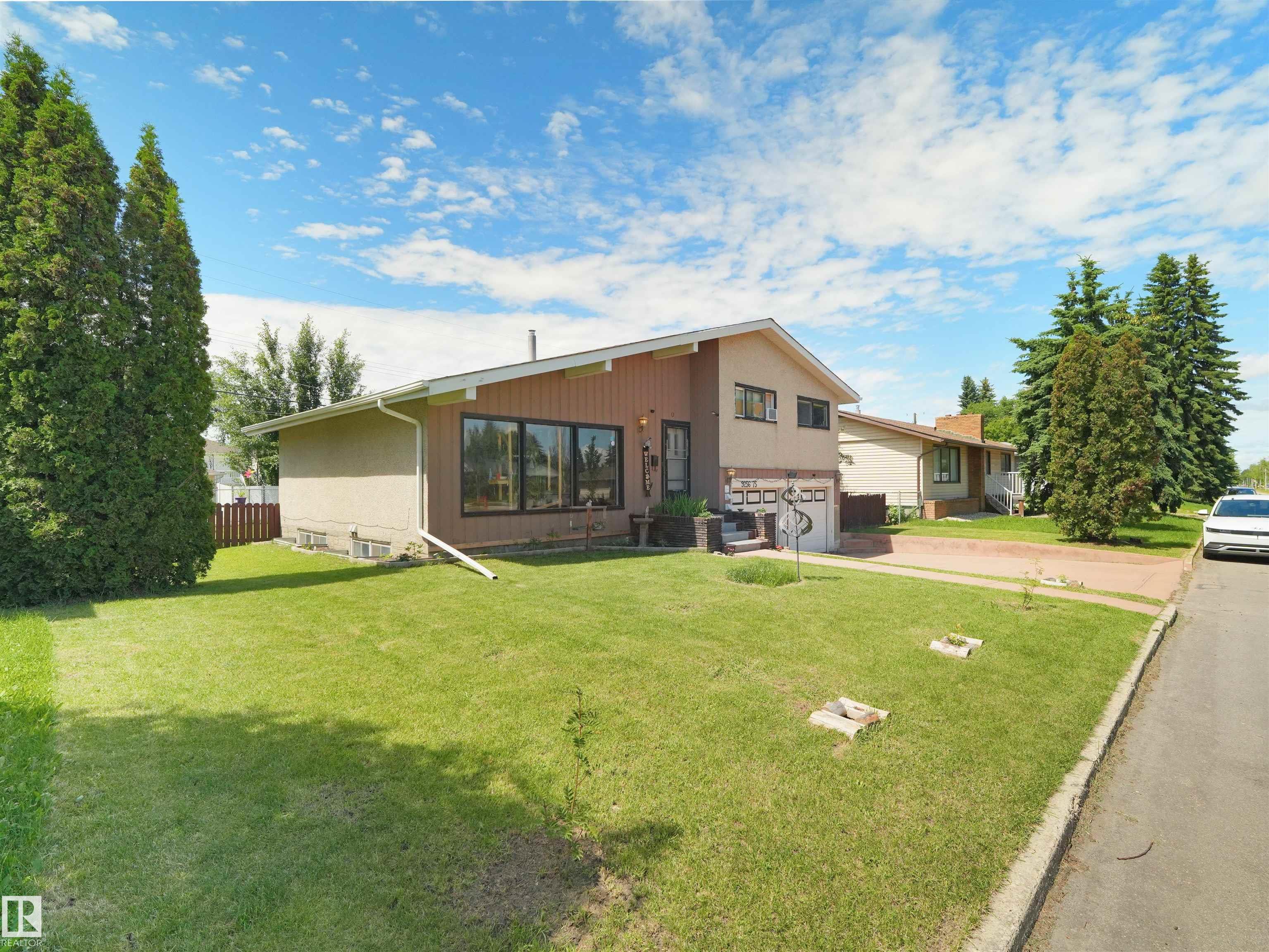 Picture for 9256 75 ST NW