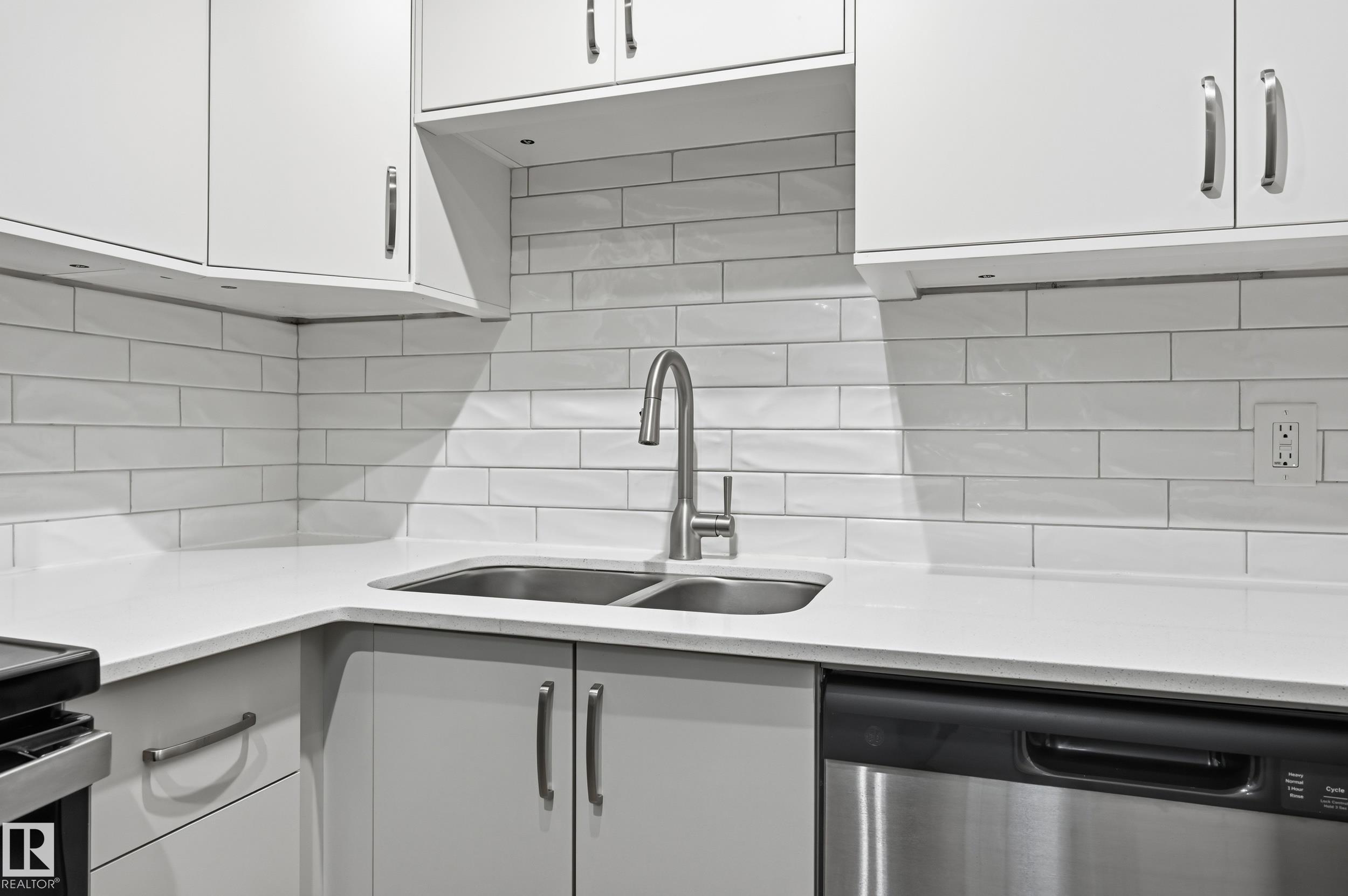 https://zimg.paragon.ice.com/ParagonImages/Property/PM/RAE/225410783/7/0/0/40ed9d9ba8dd38cf18d3b0b667cae86d/1/c80419a20d90db0b0c3c541db7e74d93/225410783-9f260f3e-63e6-40d7-8dd8-f0ee96c4cee4.JPG