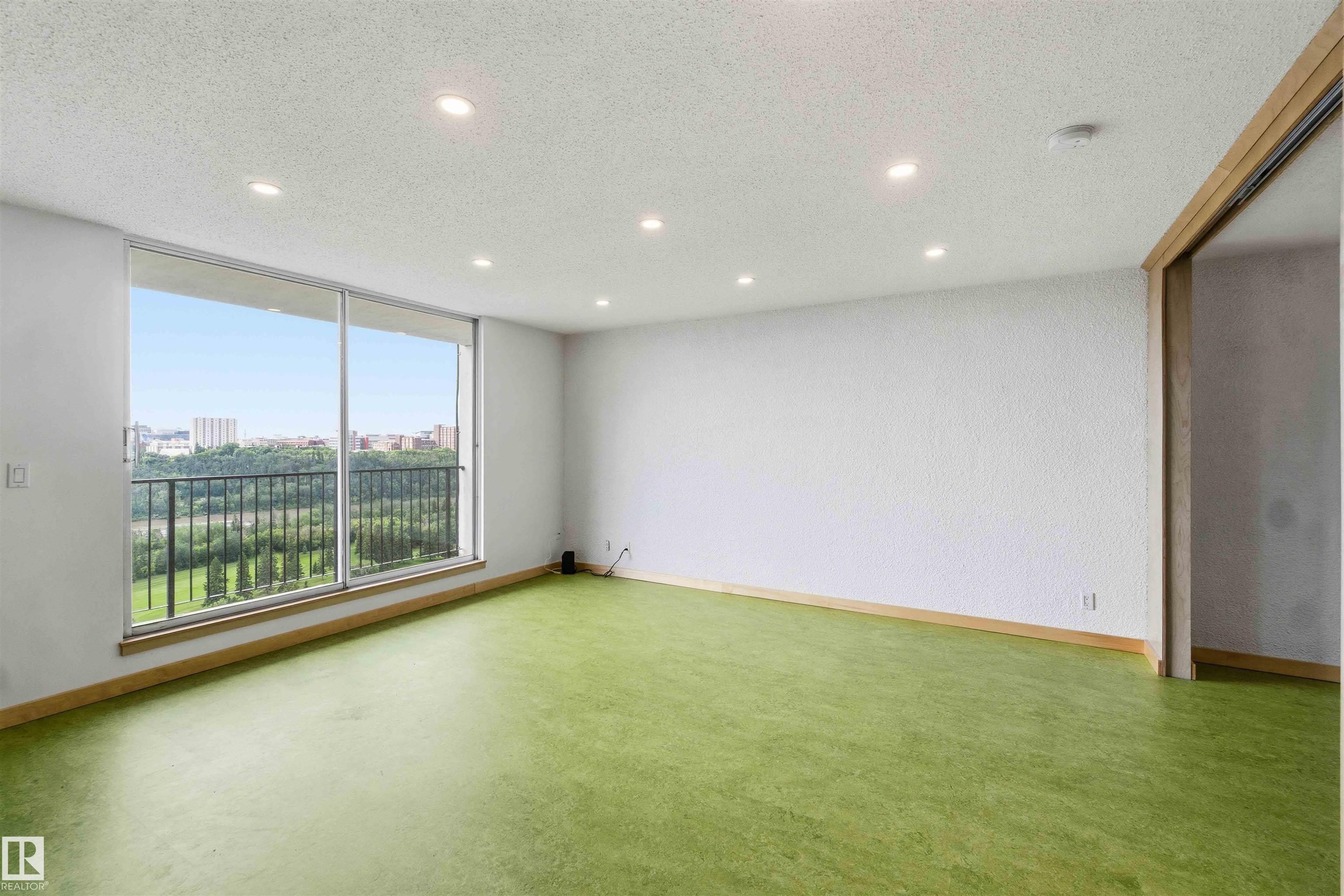 Photo 11 at 1008 - 11307 99 Avenue NW, Wîhkwêntôwin, Edmonton