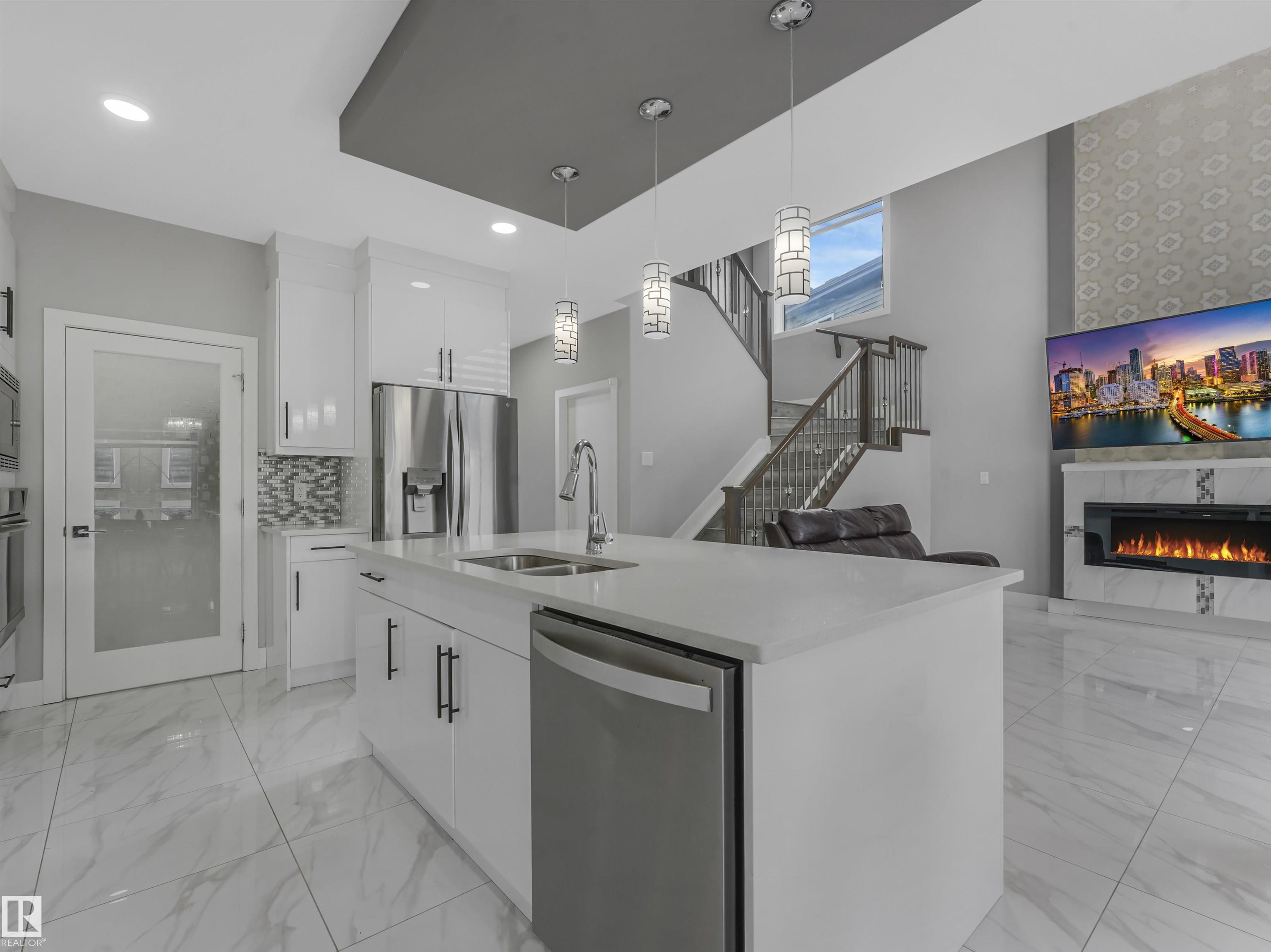 https://zimg.paragon.ice.com/ParagonImages/Property/PM/RAE/225410807/14/0/0/de9b3f81240a8515120e03b6cde5a4e9/1/6b086ebca0c2730a539f77e72fc72336/225410807-268aeab8-45f0-4dd1-9c76-87ae12a6e464.JPG