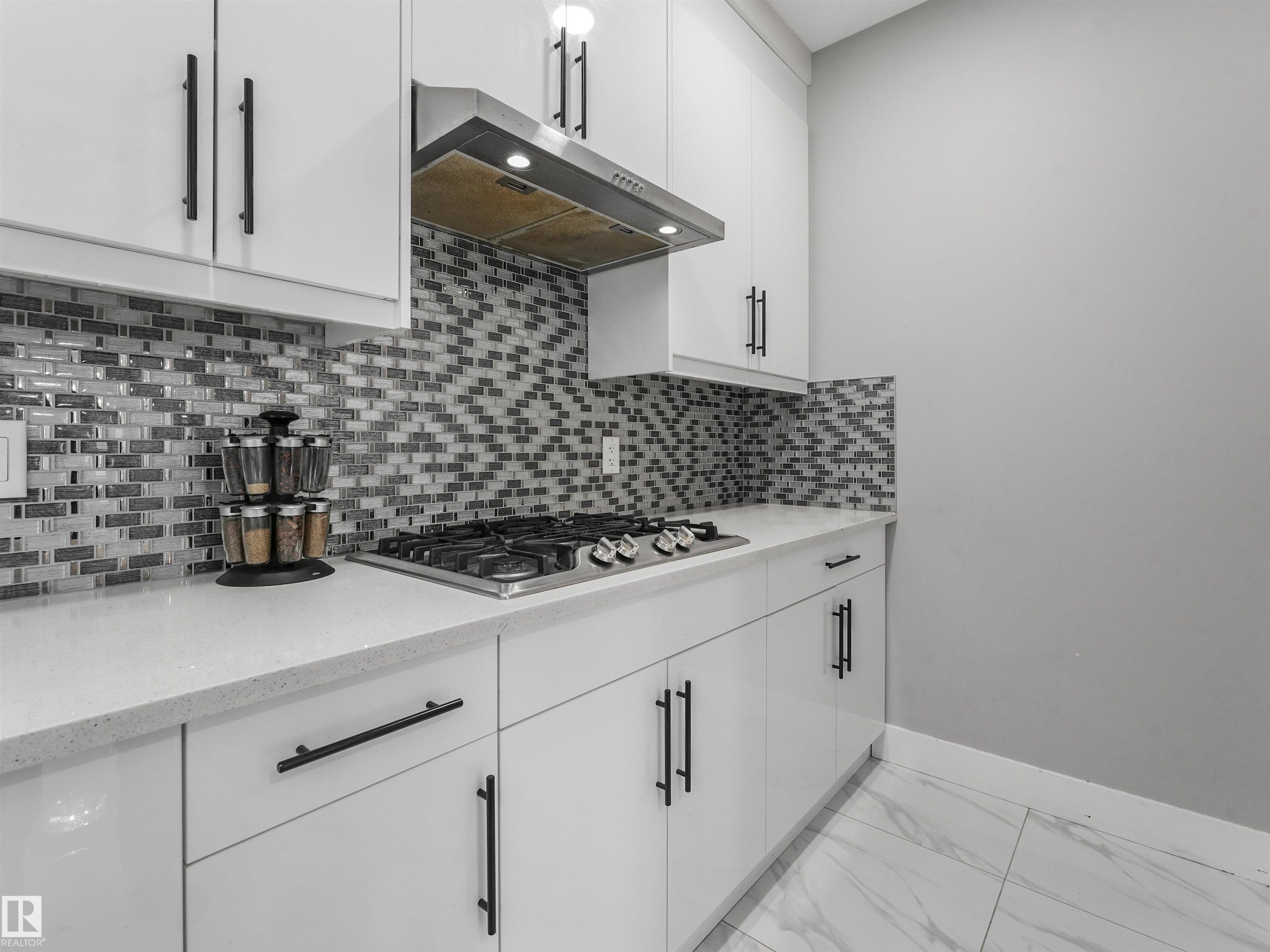 https://zimg.paragon.ice.com/ParagonImages/Property/PM/RAE/225410807/17/0/0/eeb04c9f7699afe78925cca813532c5f/1/6b086ebca0c2730a539f77e72fc72336/225410807-a72be38c-9ede-4e38-a25a-252e9ac0c955.JPG